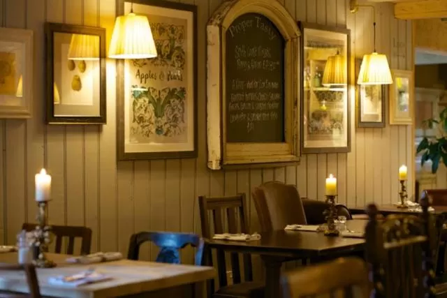 Restaurant/places to eat in Pear Tree Inn Whitley