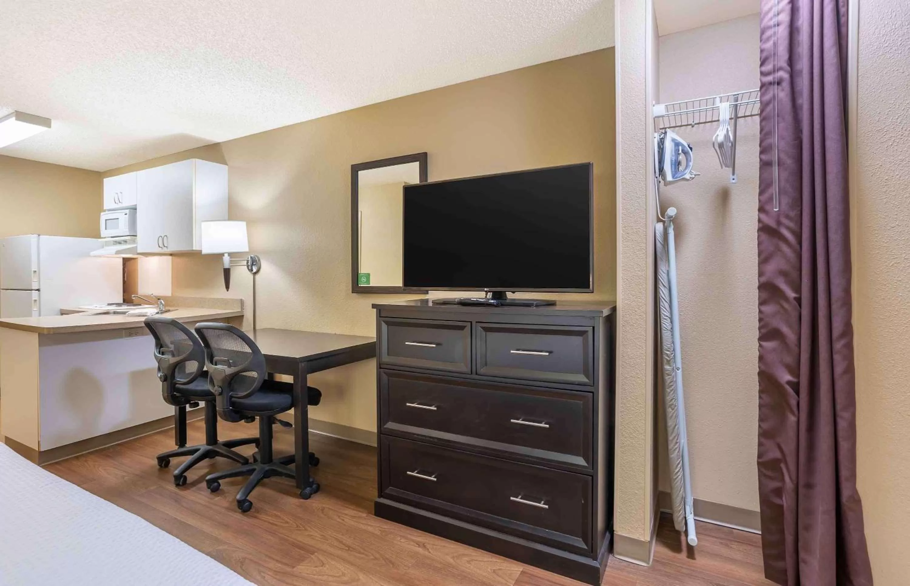 Bedroom in Extended Stay America Select Suites - Columbia - Stadium Blvd