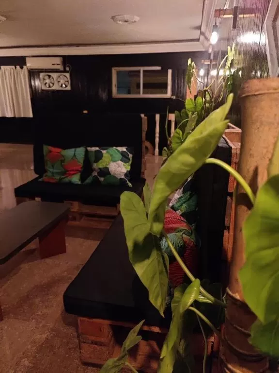 Lounge or bar in La Maison de Kouadio