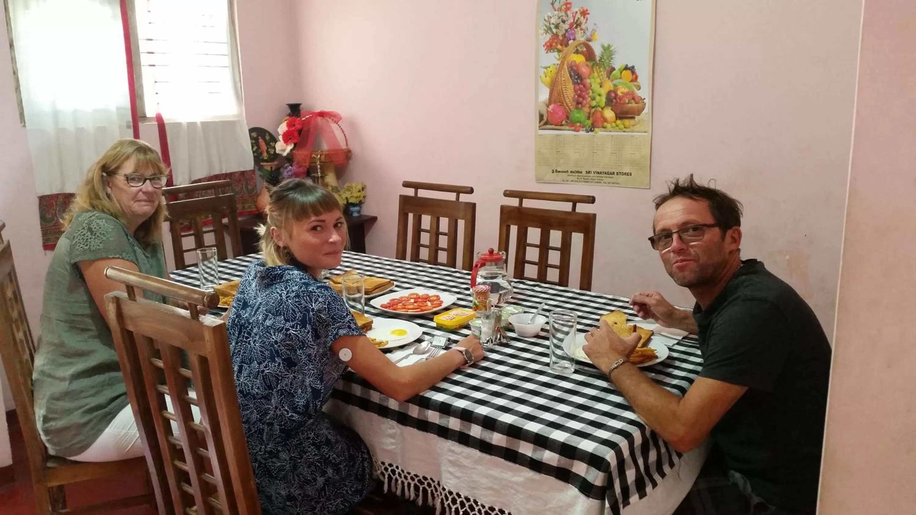 Restaurant/places to eat in Mahaweli View Inn