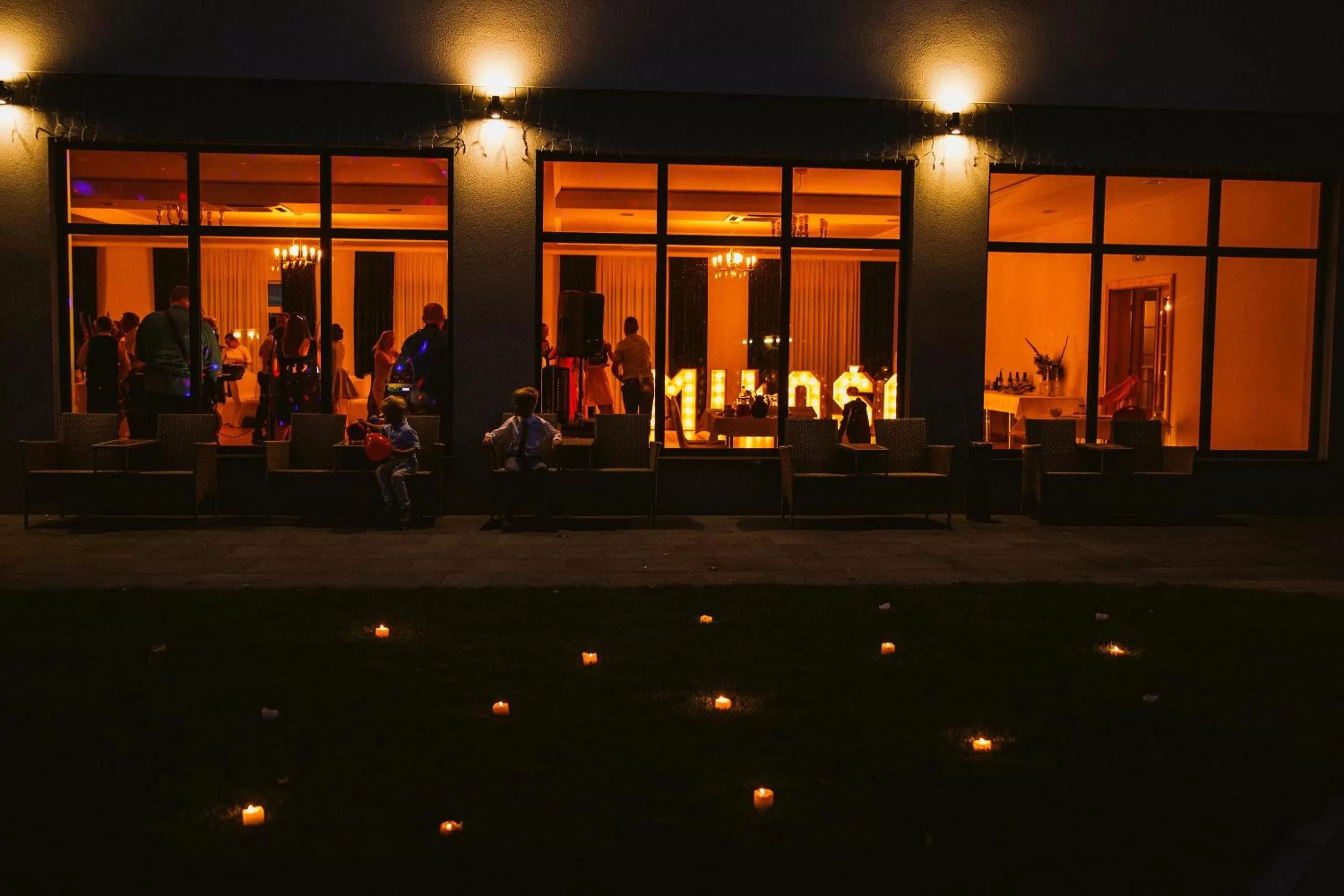 Night in HOTEL Art Cafe