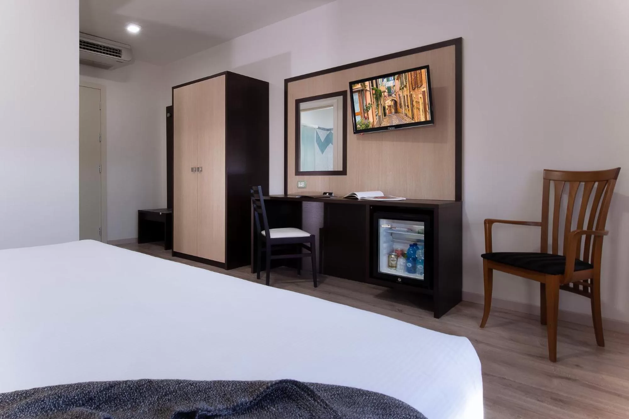 Bedroom, Bed in CDH Hotel Modena