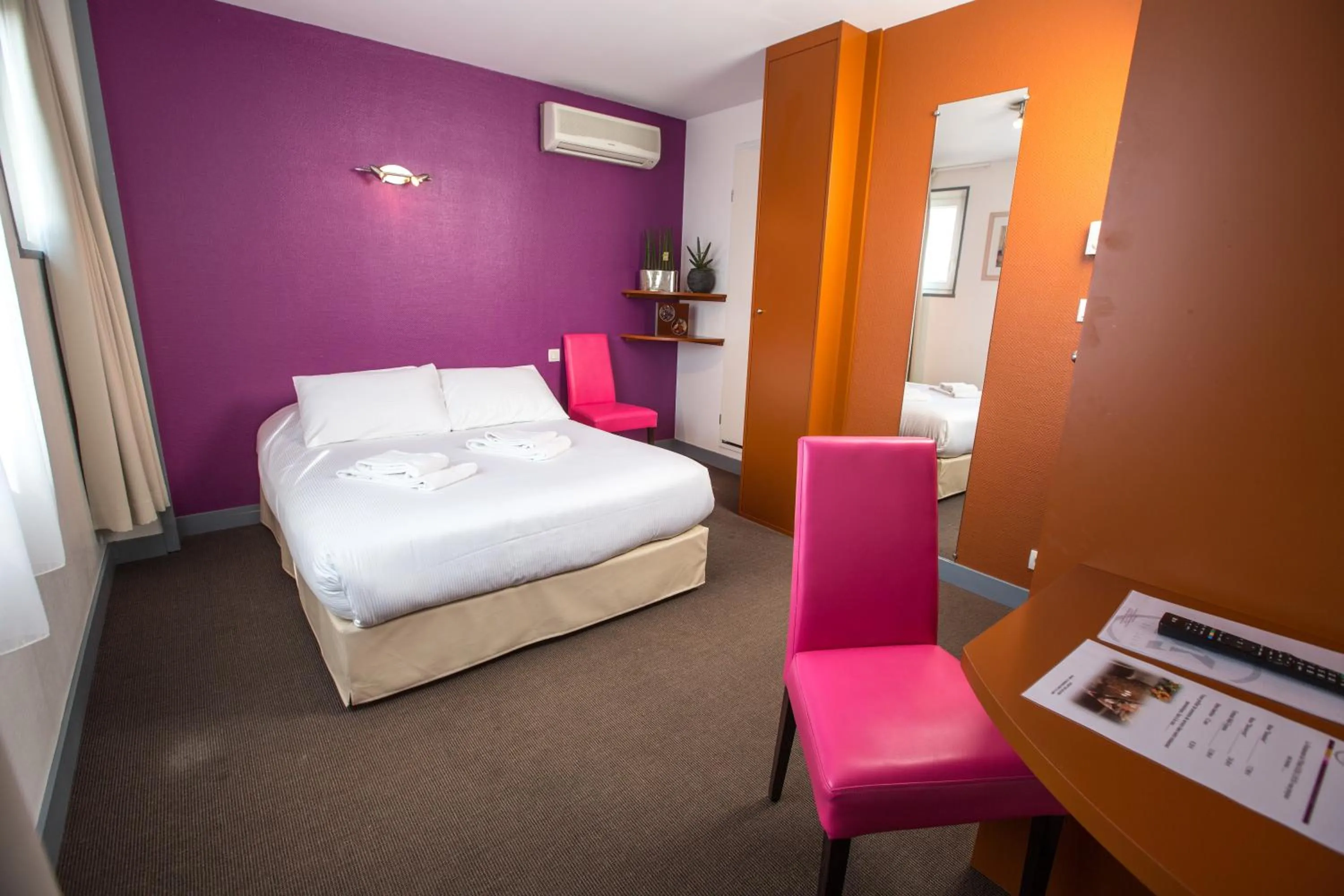 Bed in Logis Hôtel Sea View