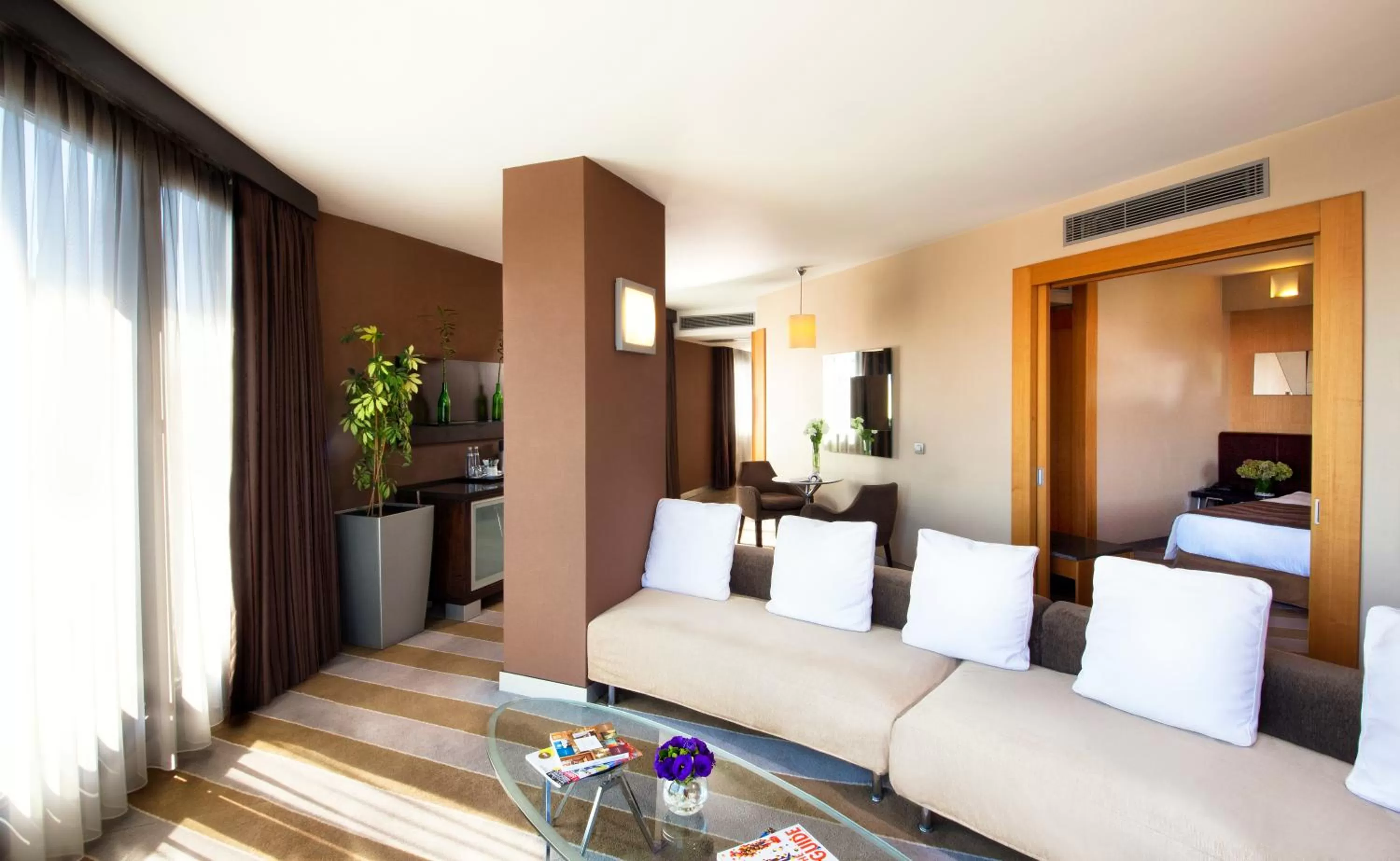 Photo of the whole room, Bed in Point Hotel Taksim