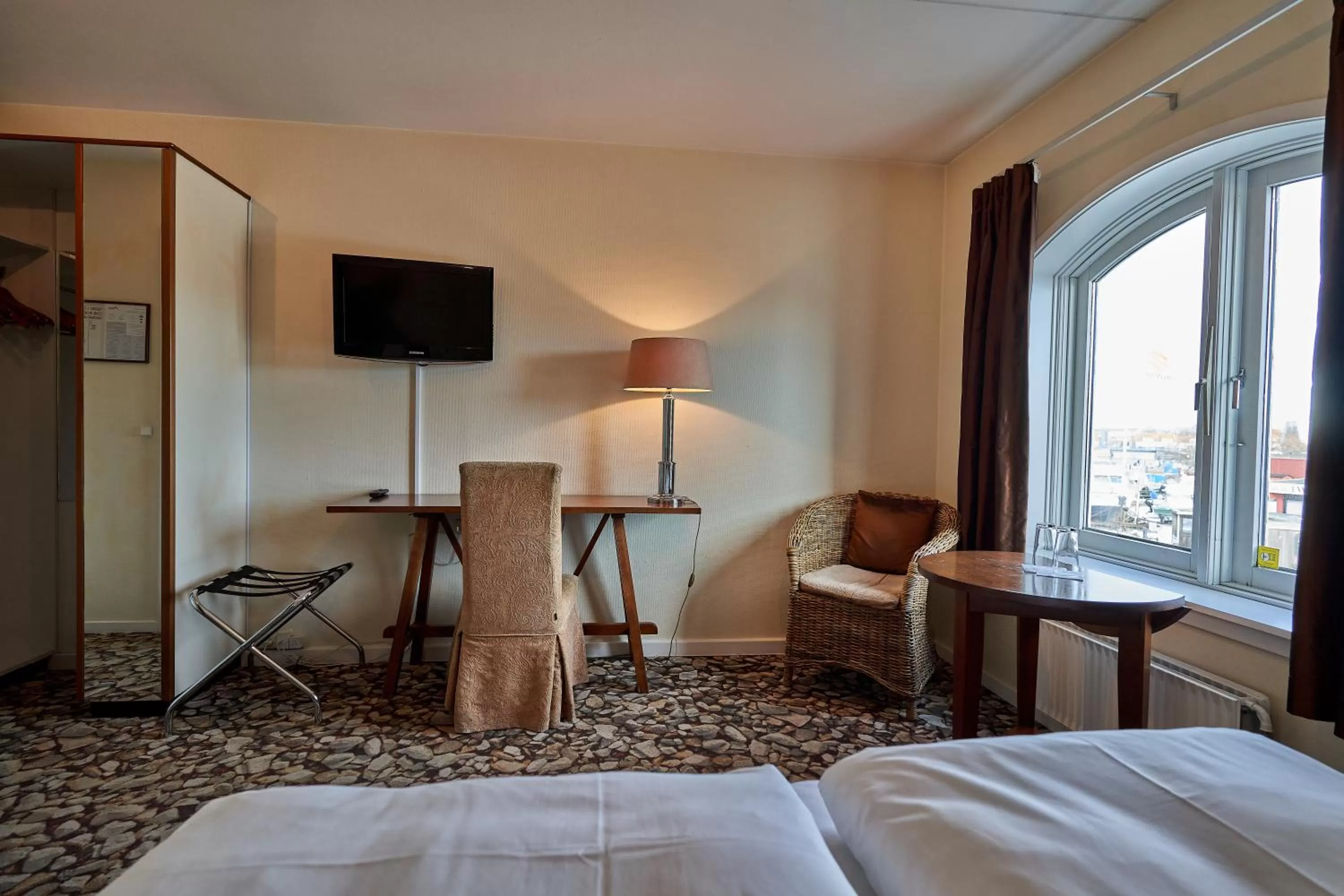 Photo of the whole room, TV/Entertainment Center in Zleep Hotel Køge