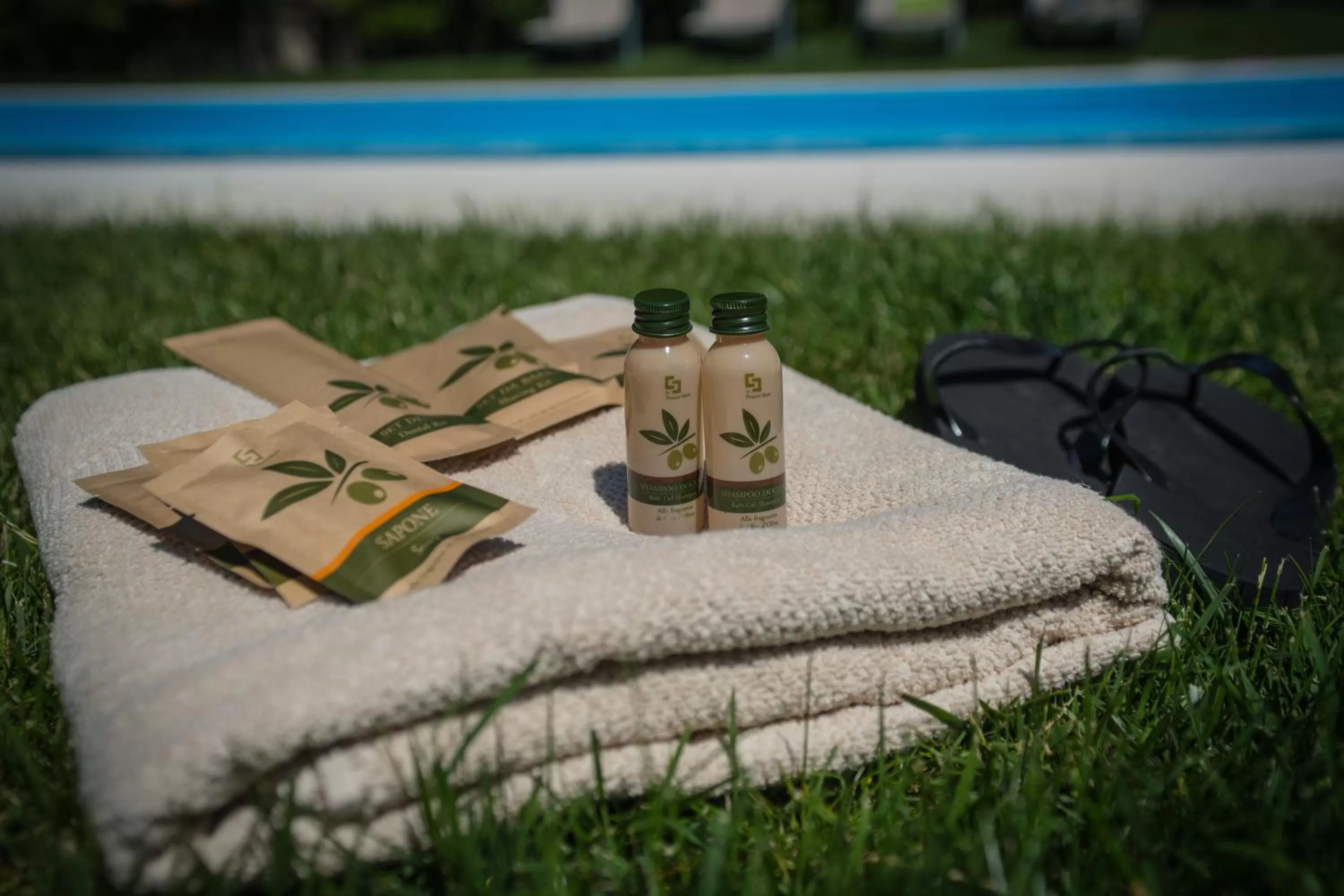 Swimming pool, Drinks in Corvetto Residence Porto Di Mare