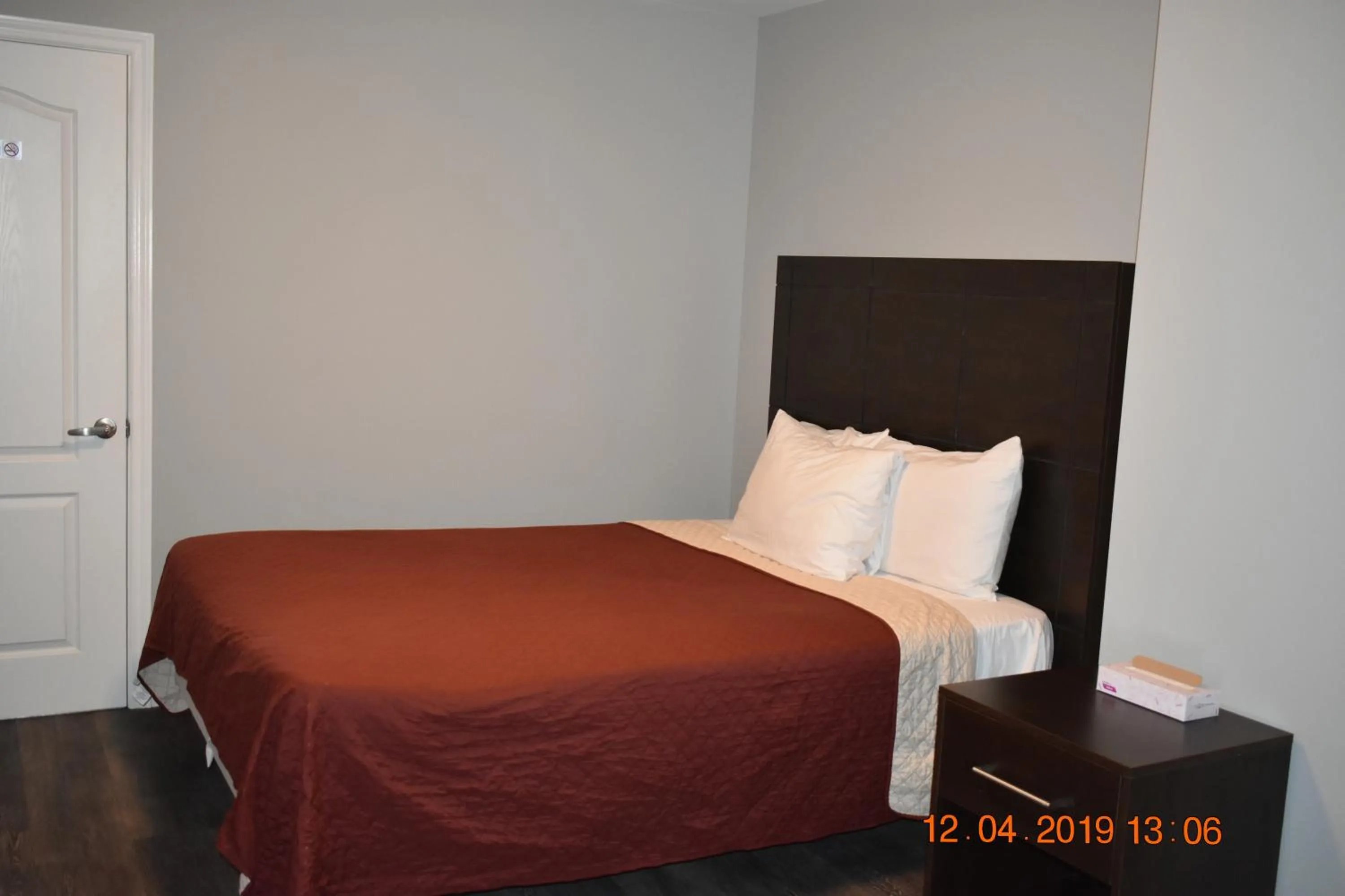 Bed in Time Travellers Motel