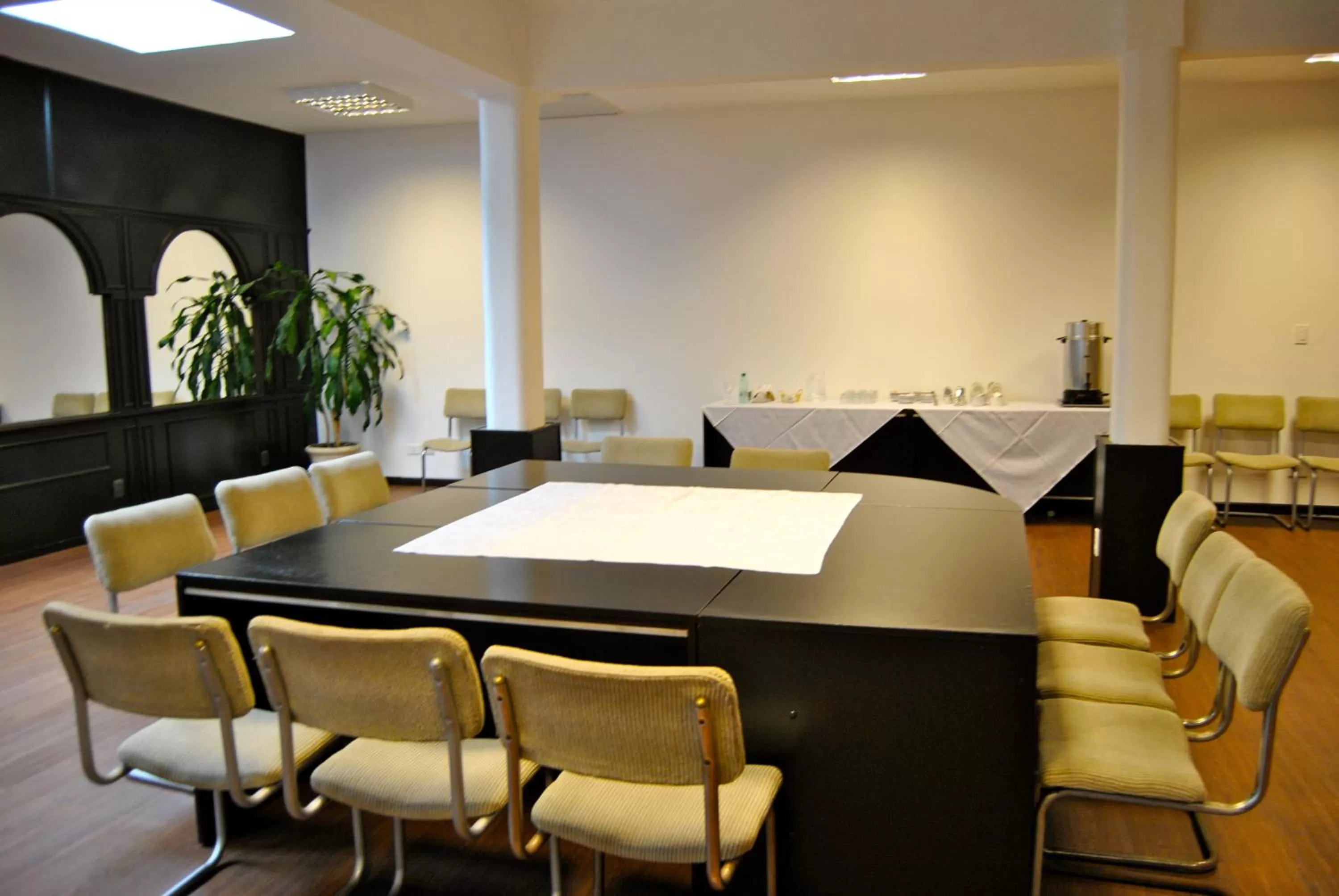 Business facilities in Hotel Iberia