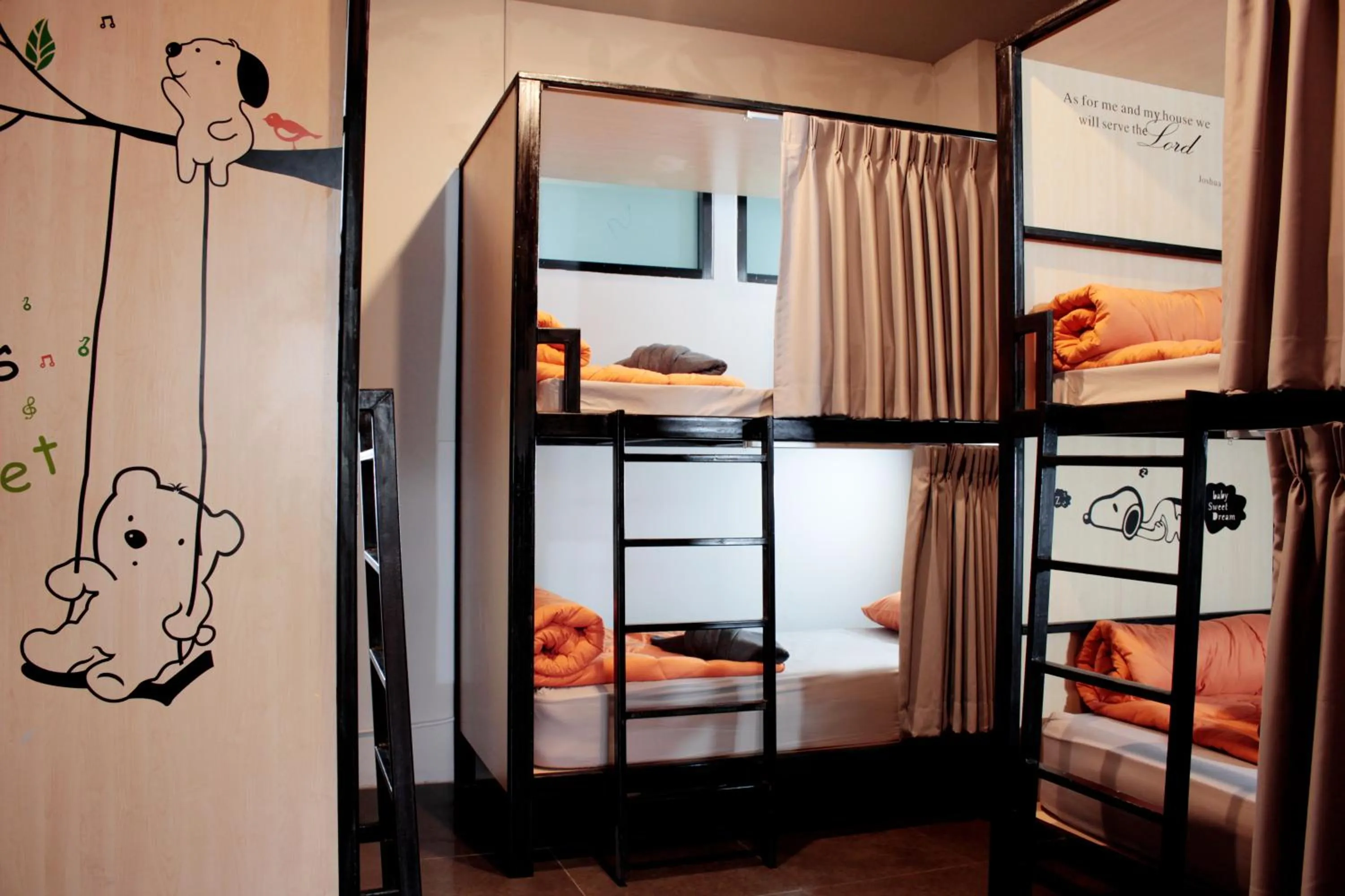 bunk bed, Bed in Picnic Hotel Bangkok - Rang Nam
