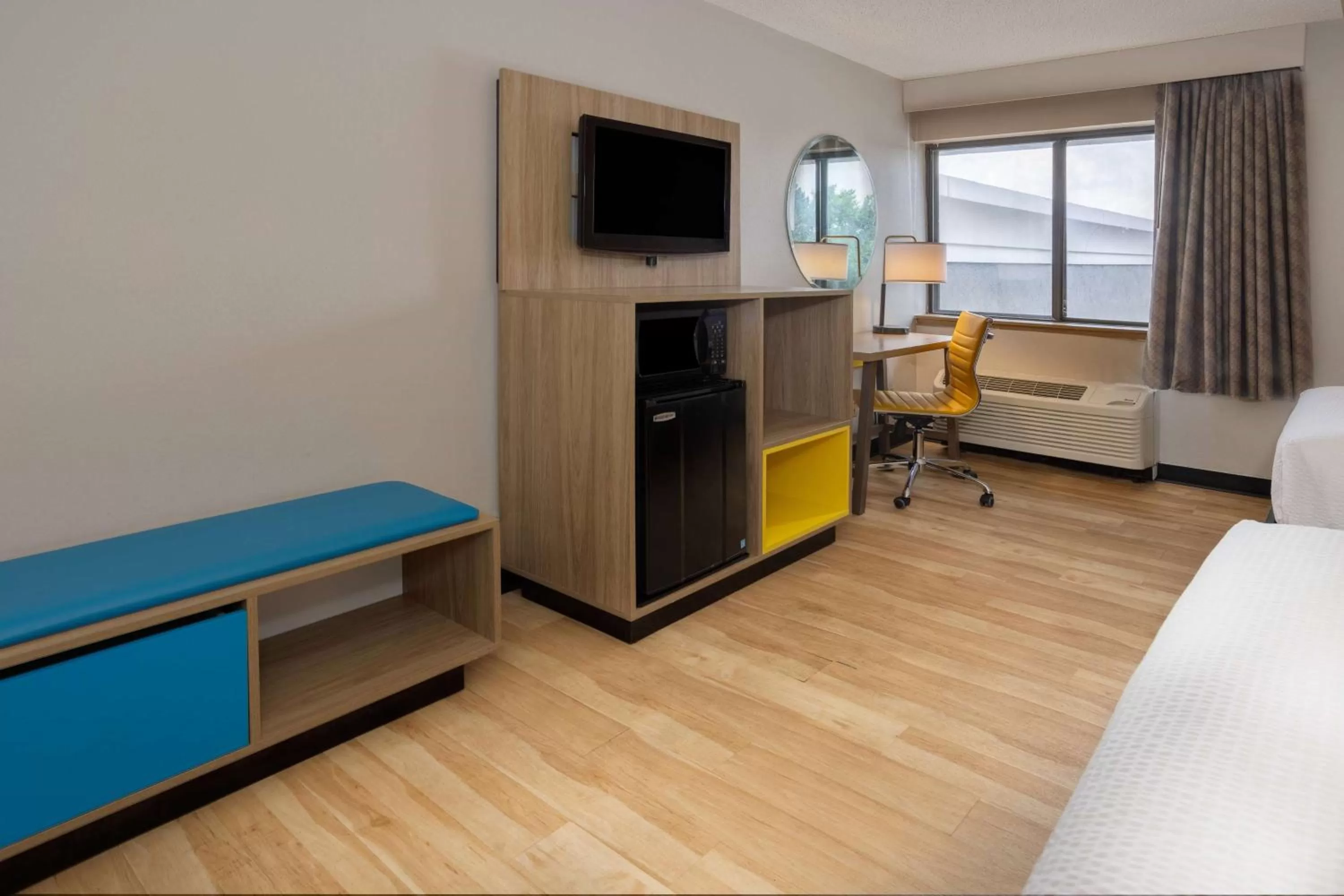 Double Room with Two Double Beds and Bath Tub - Mobility Accessible/Non-Smoking in Days Inn by Wyndham Pleasant Prairie Kenosha