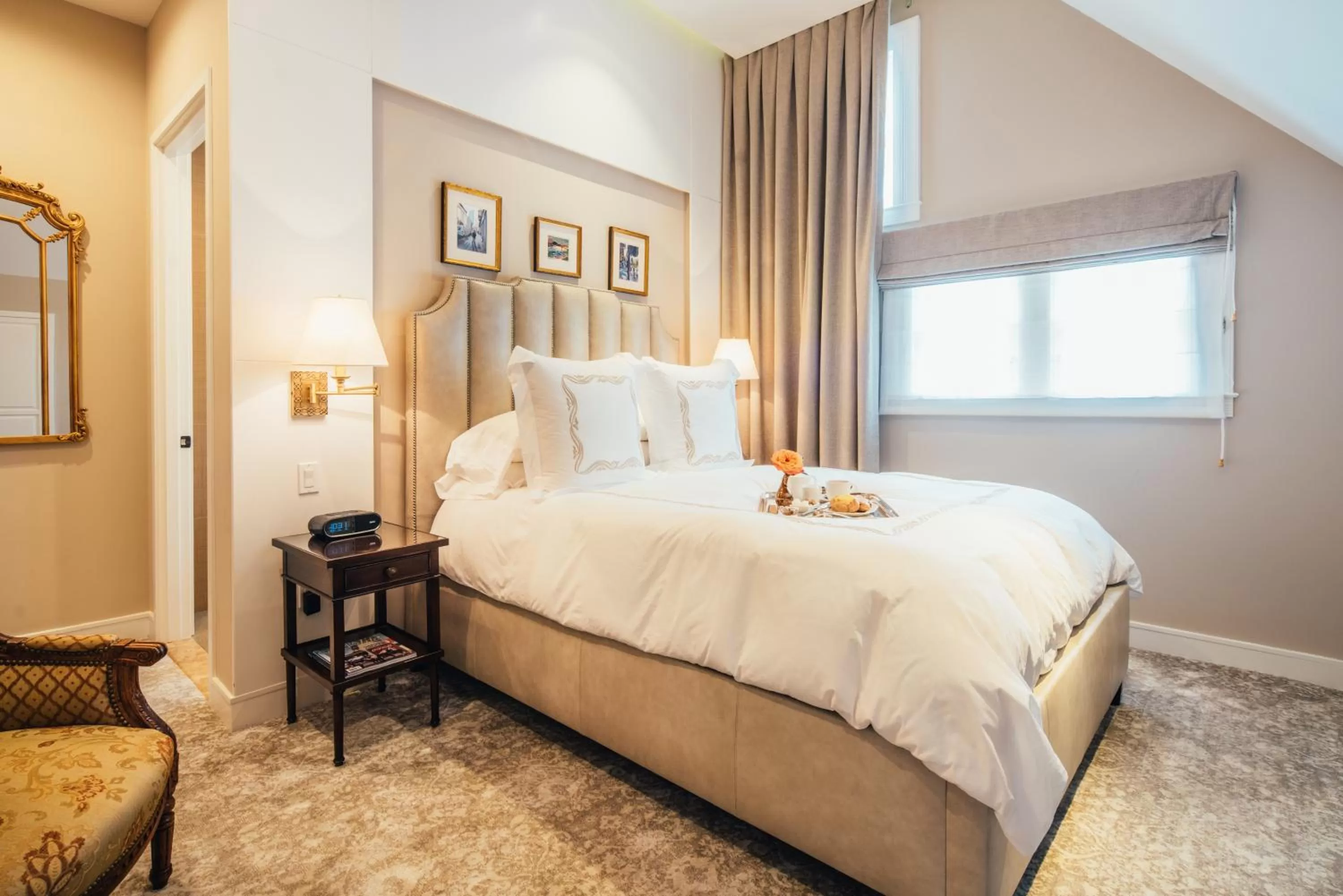 Bed in Neighbourgood Sutter Mansion