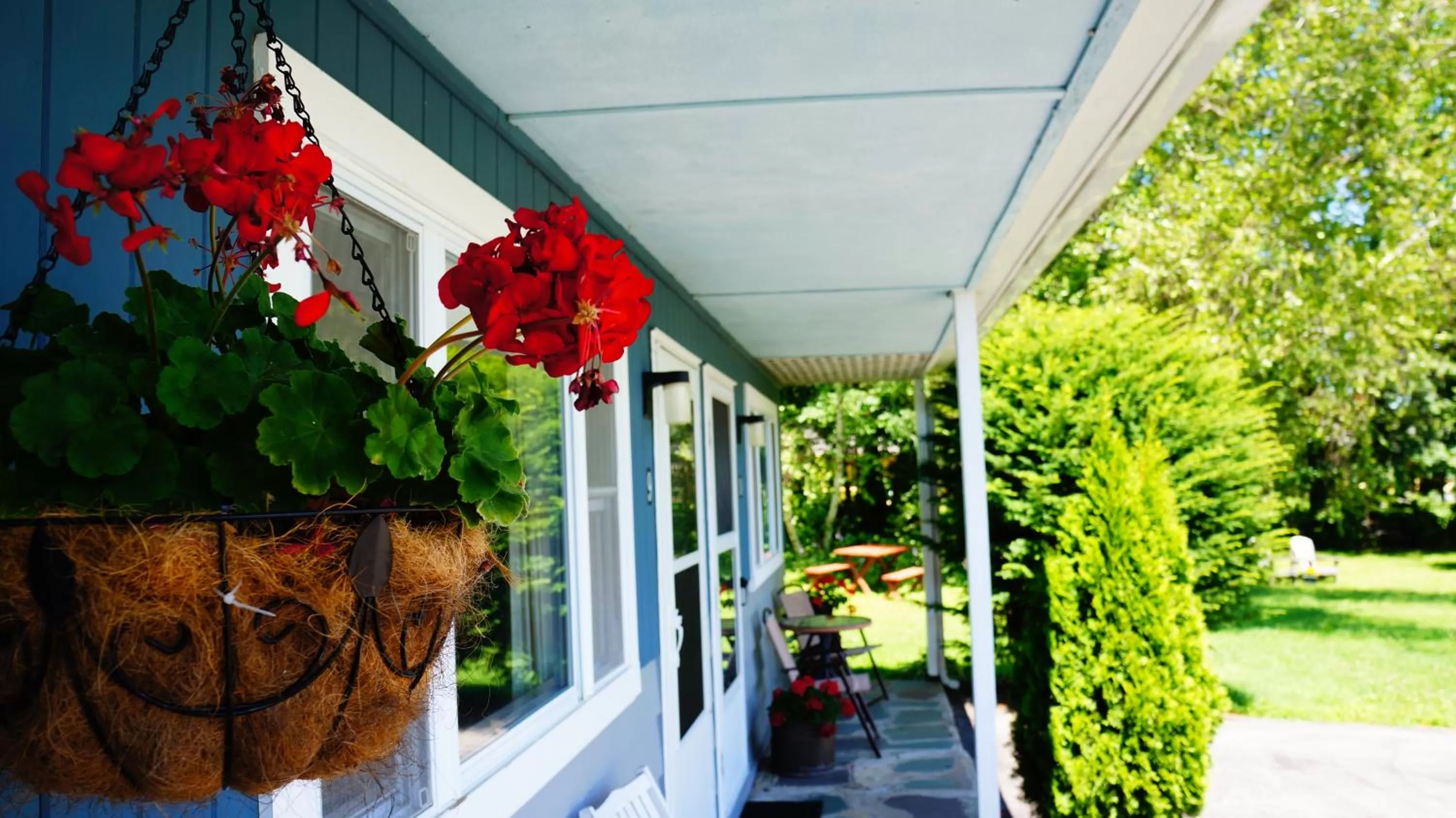 Facade/entrance in Governor's Rock Motel