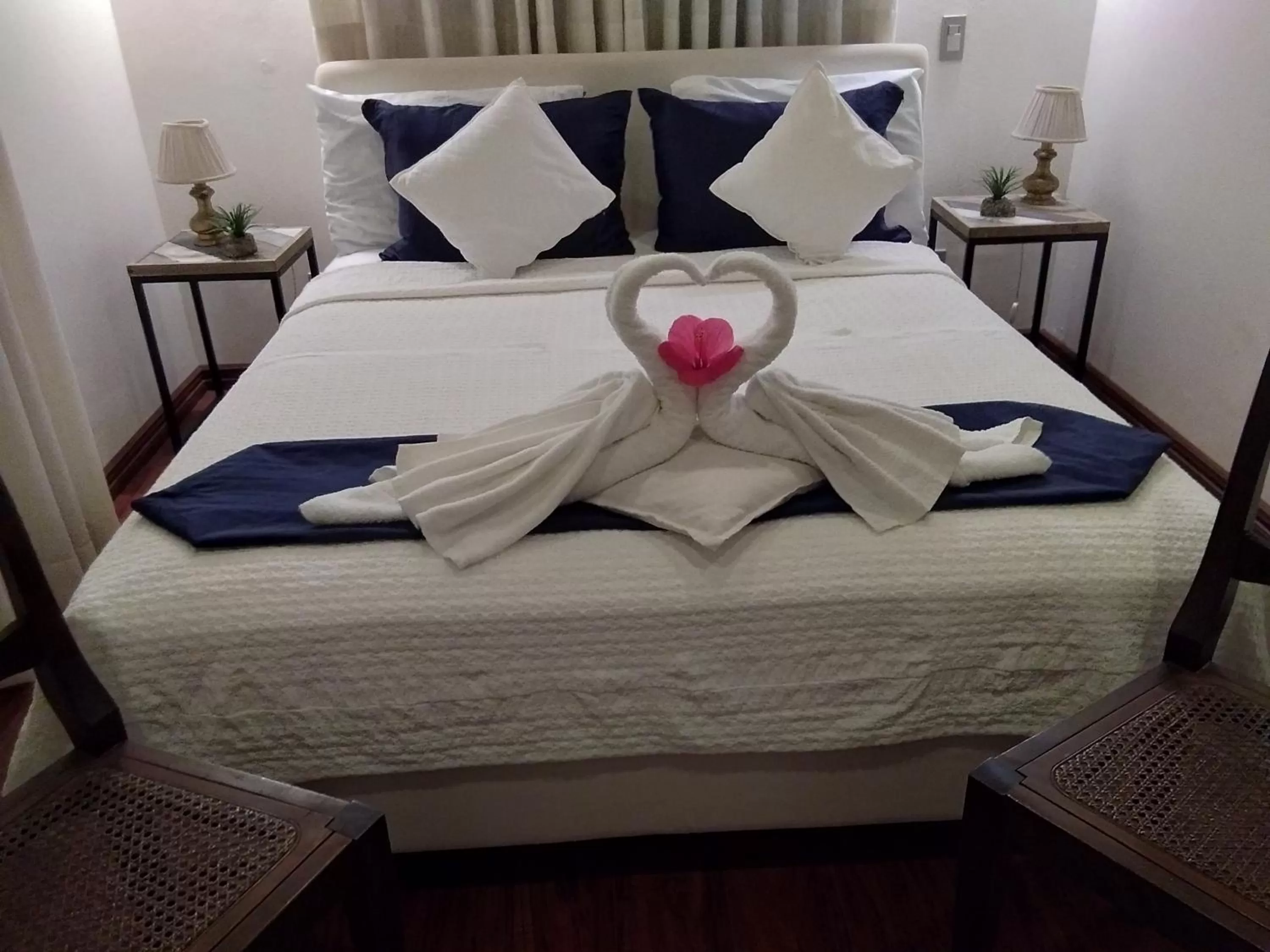 Photo of the whole room, Bed in Ancelle Cristo Re