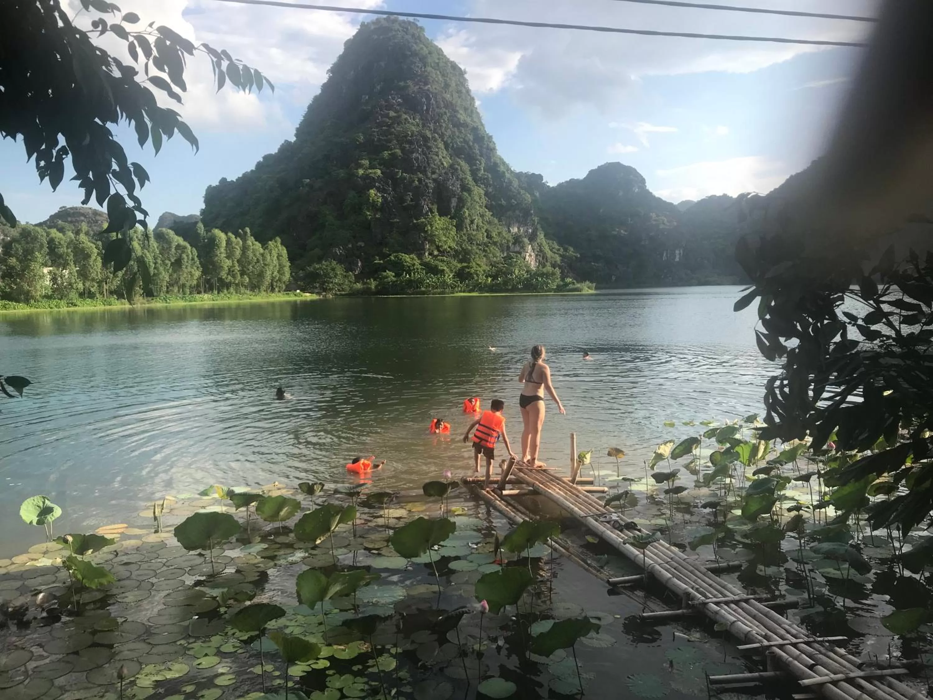 People in Trang An Lotus Lake Homestay