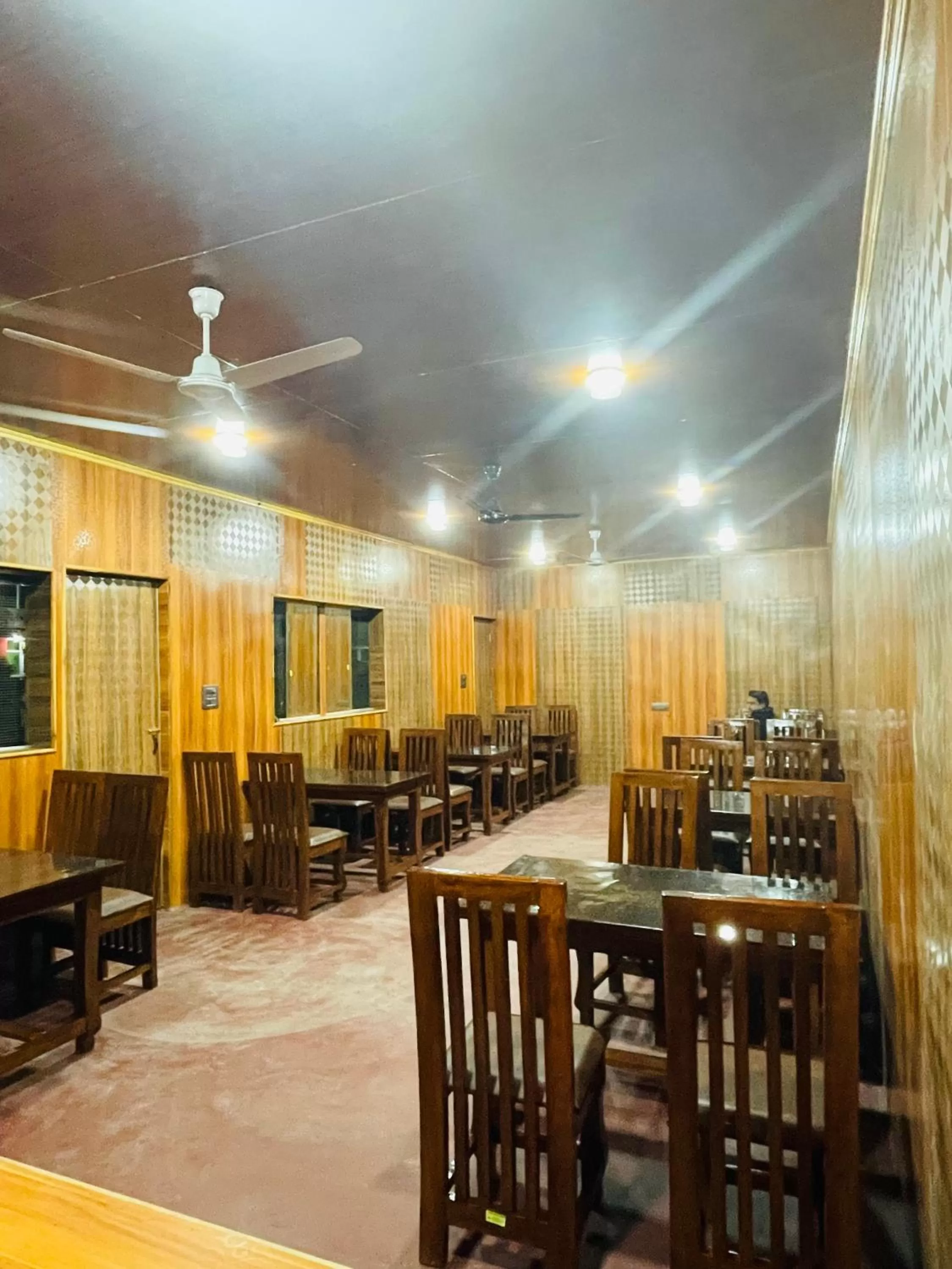 Restaurant/Places to Eat in hotel new sahil