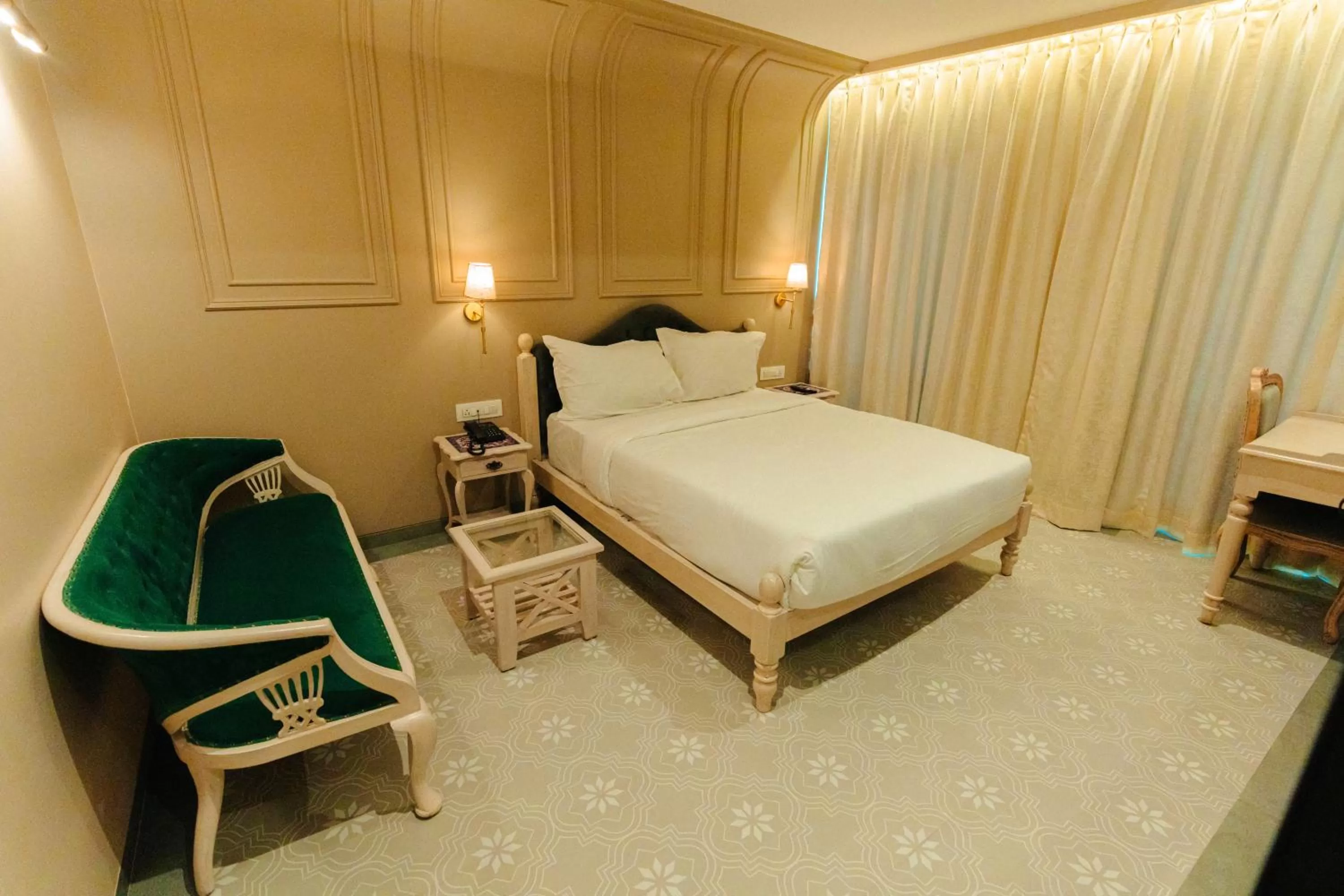 Bed in Arnna Hotel- Goregaon East