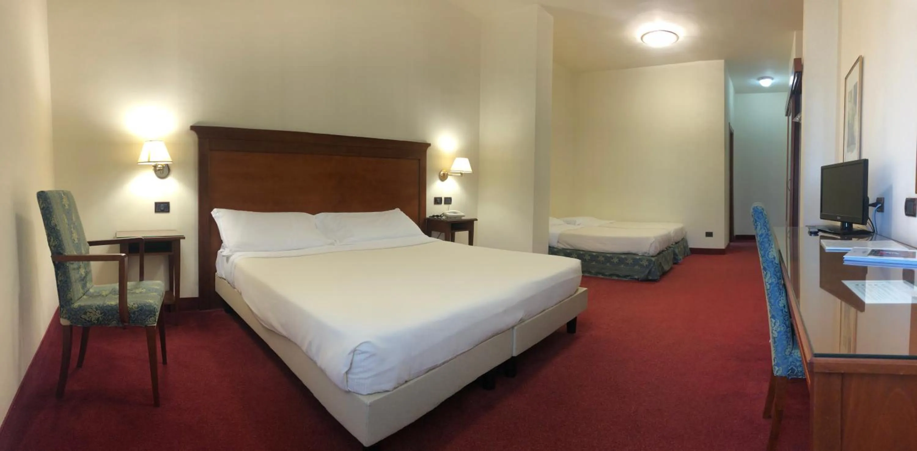 Photo of the whole room, Bed in Hotel HR