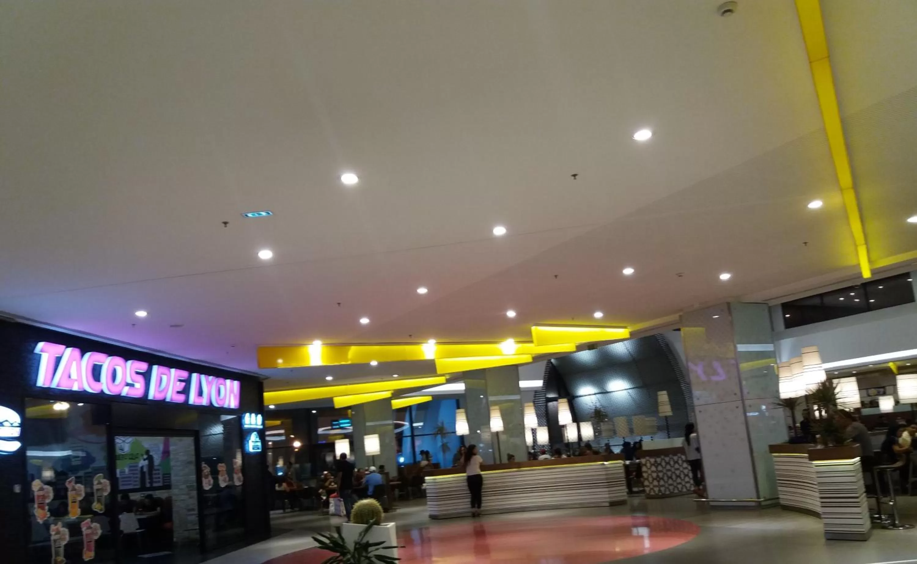 Restaurant/places to eat in Relax Hotel Casa Voyageurs