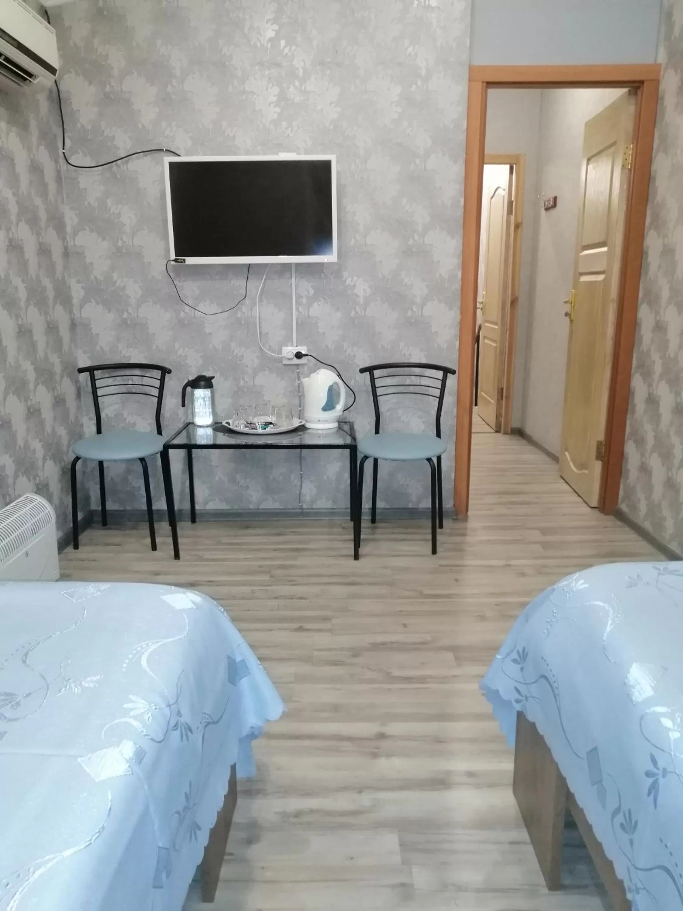 TV and multimedia, TV/Entertainment Center in Yellowunlimited Hotel