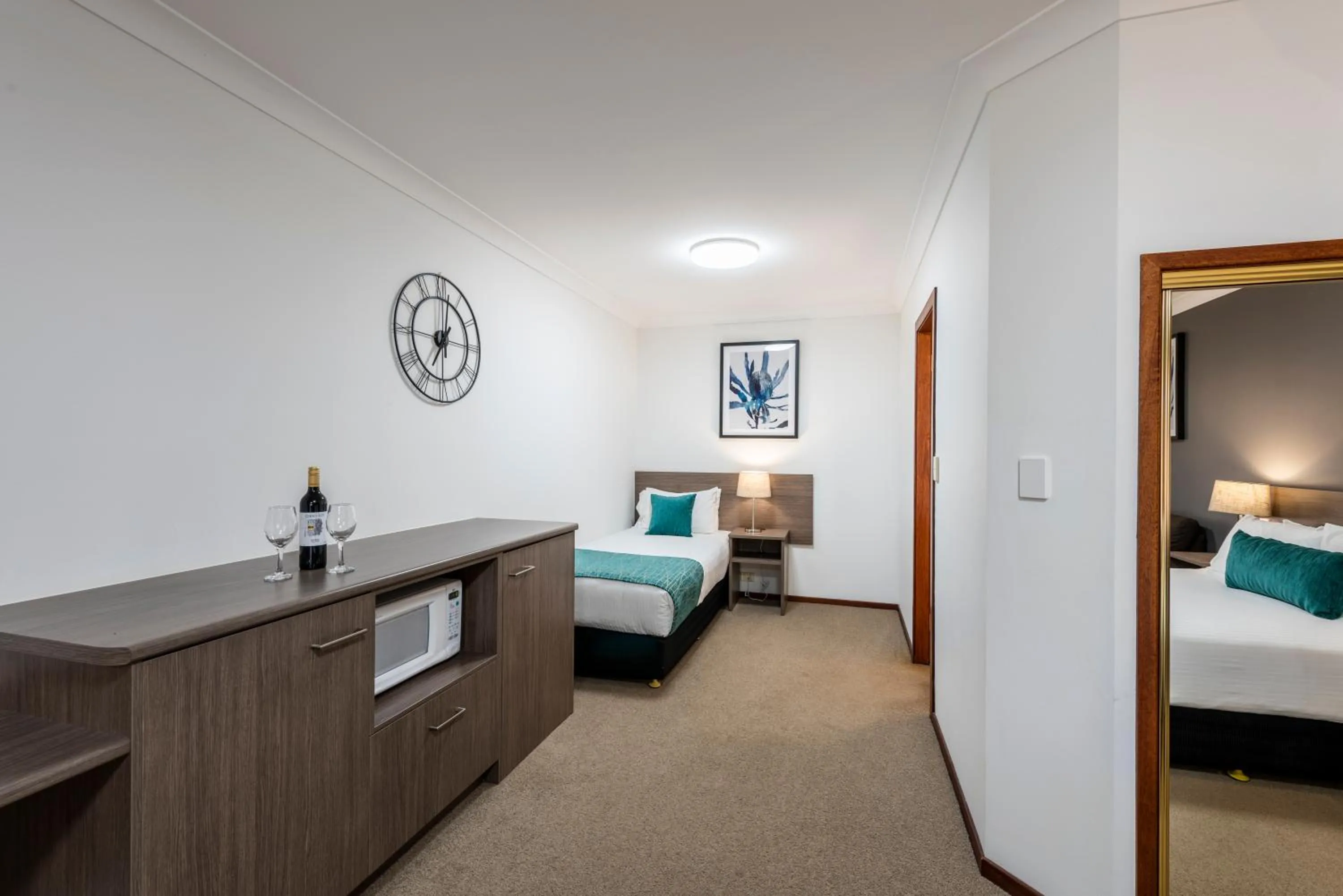 Bedroom, Bed in Best Western Plus Ambassador Orange