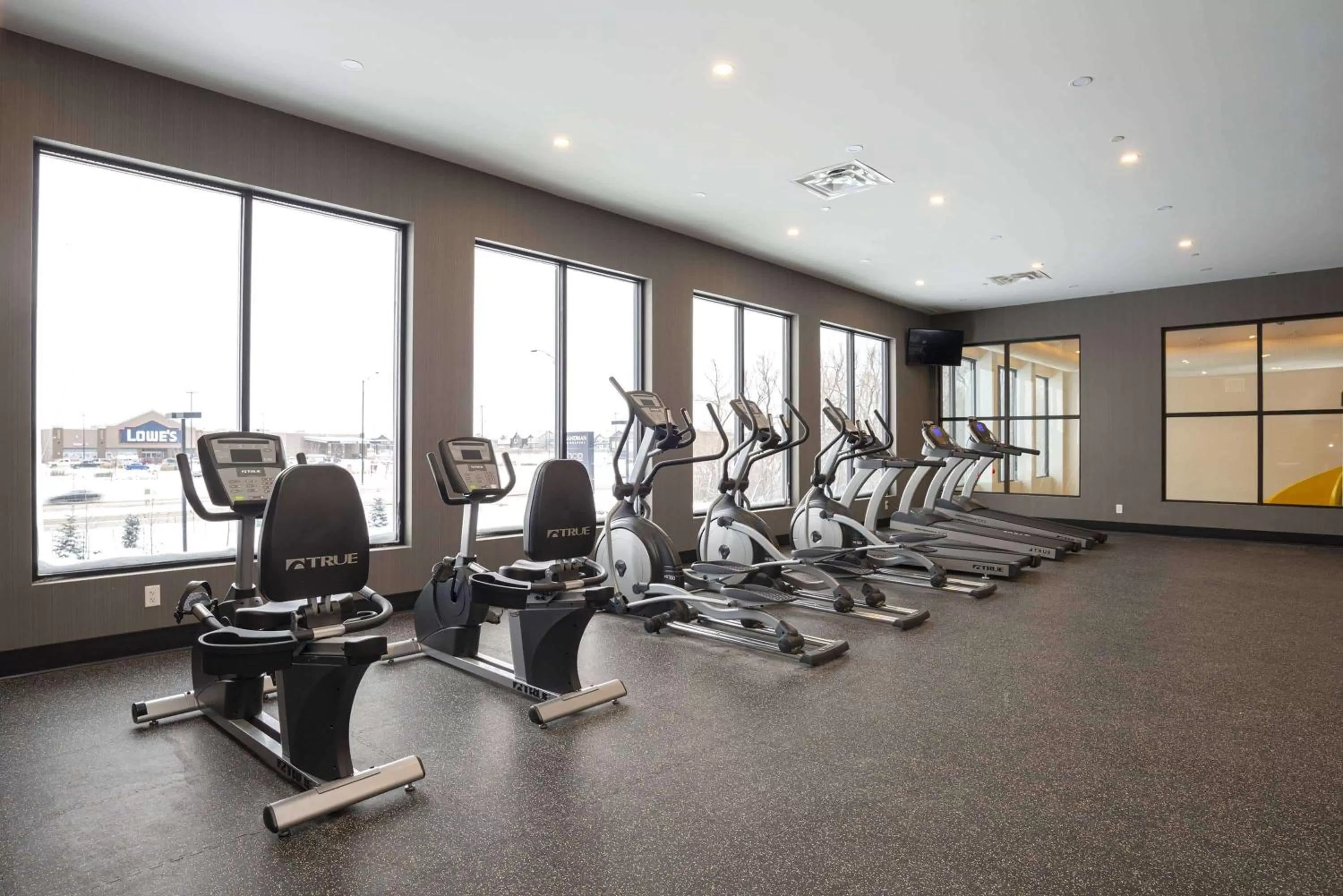 Fitness centre/facilities in Sandman Signature Sherwood Park Hotel