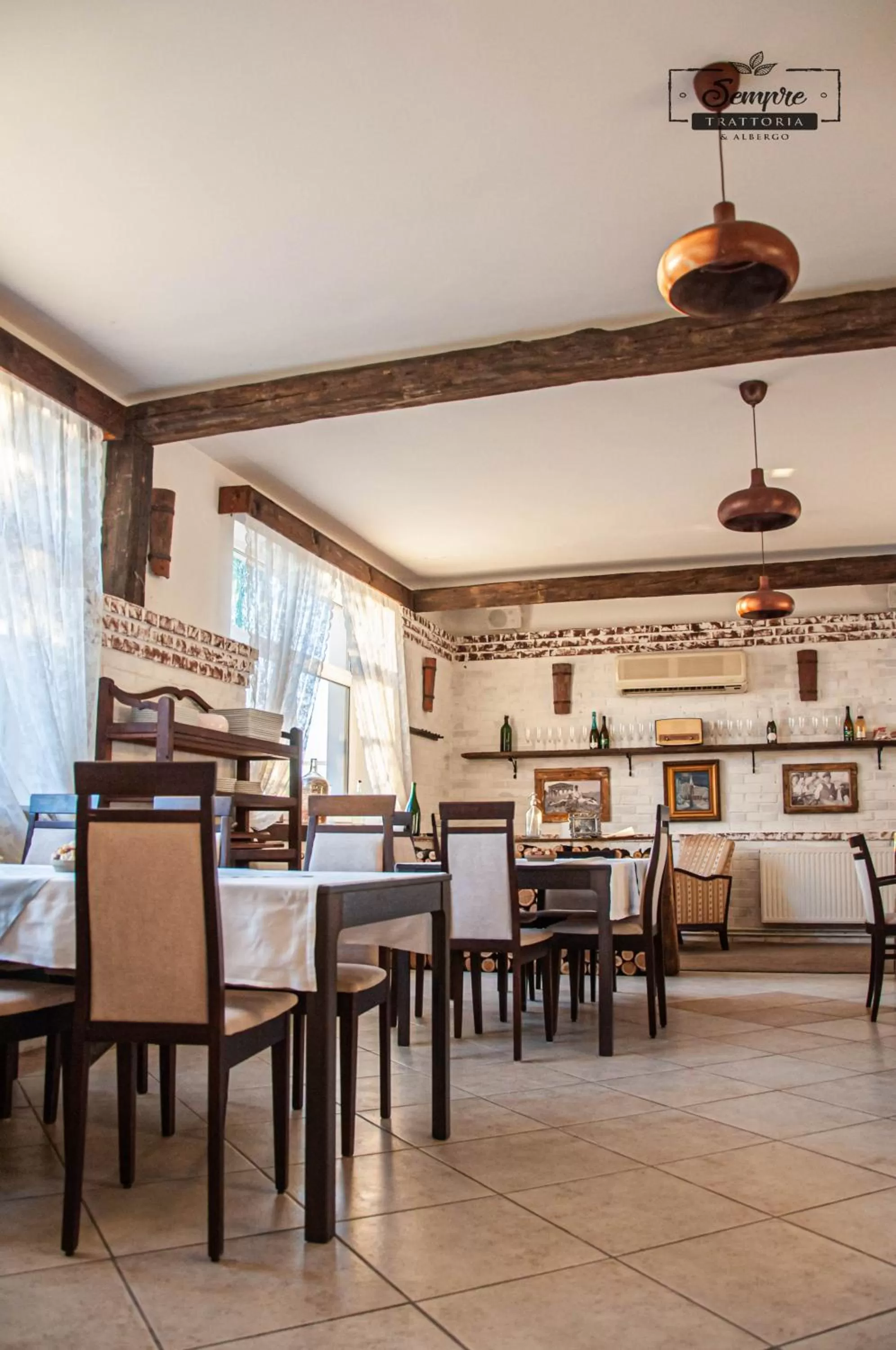 Restaurant/Places to Eat in Sempre Étterem És Panzió