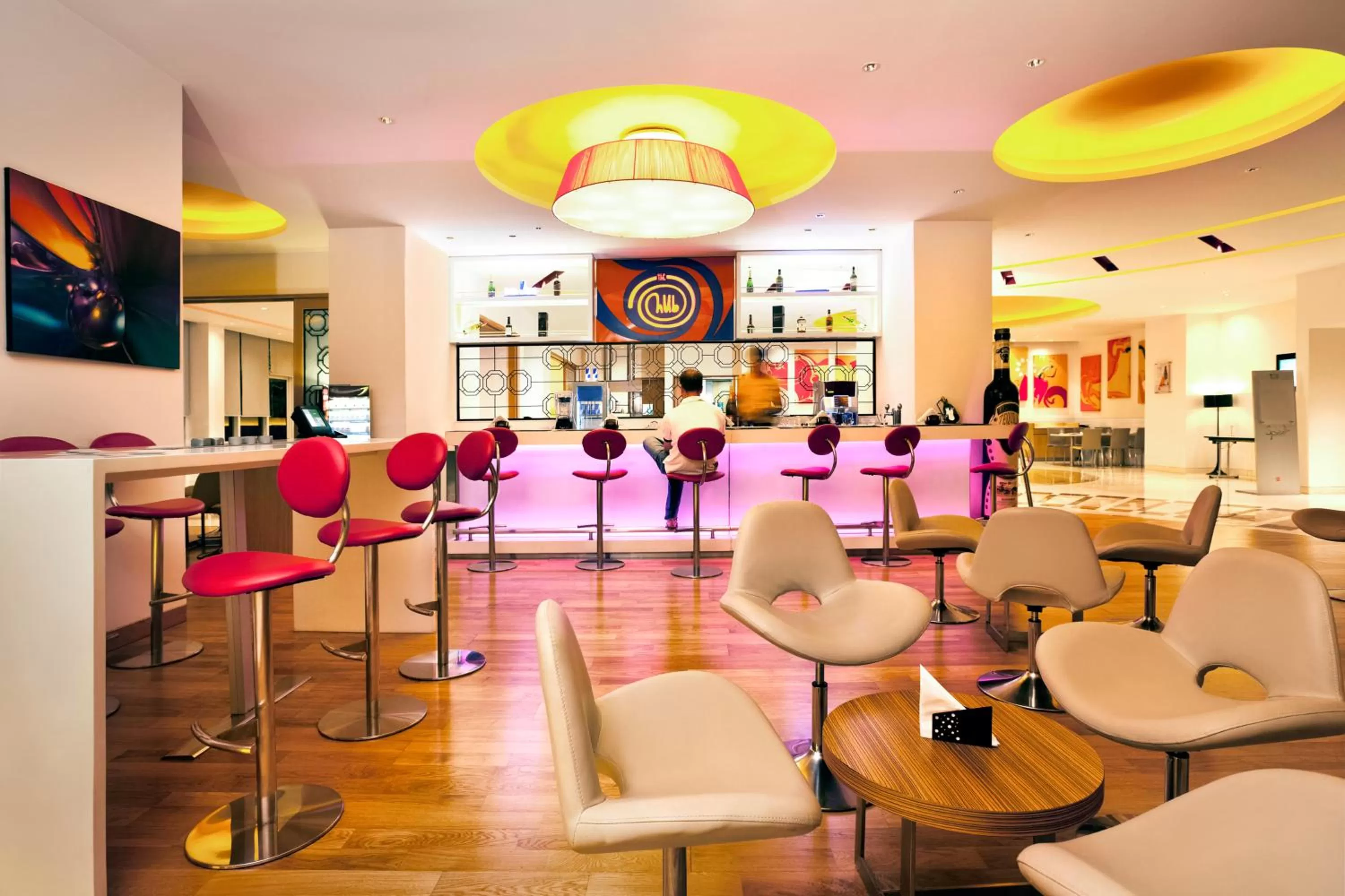 Lounge or bar in ibis Navi Mumbai - An Accor Brand