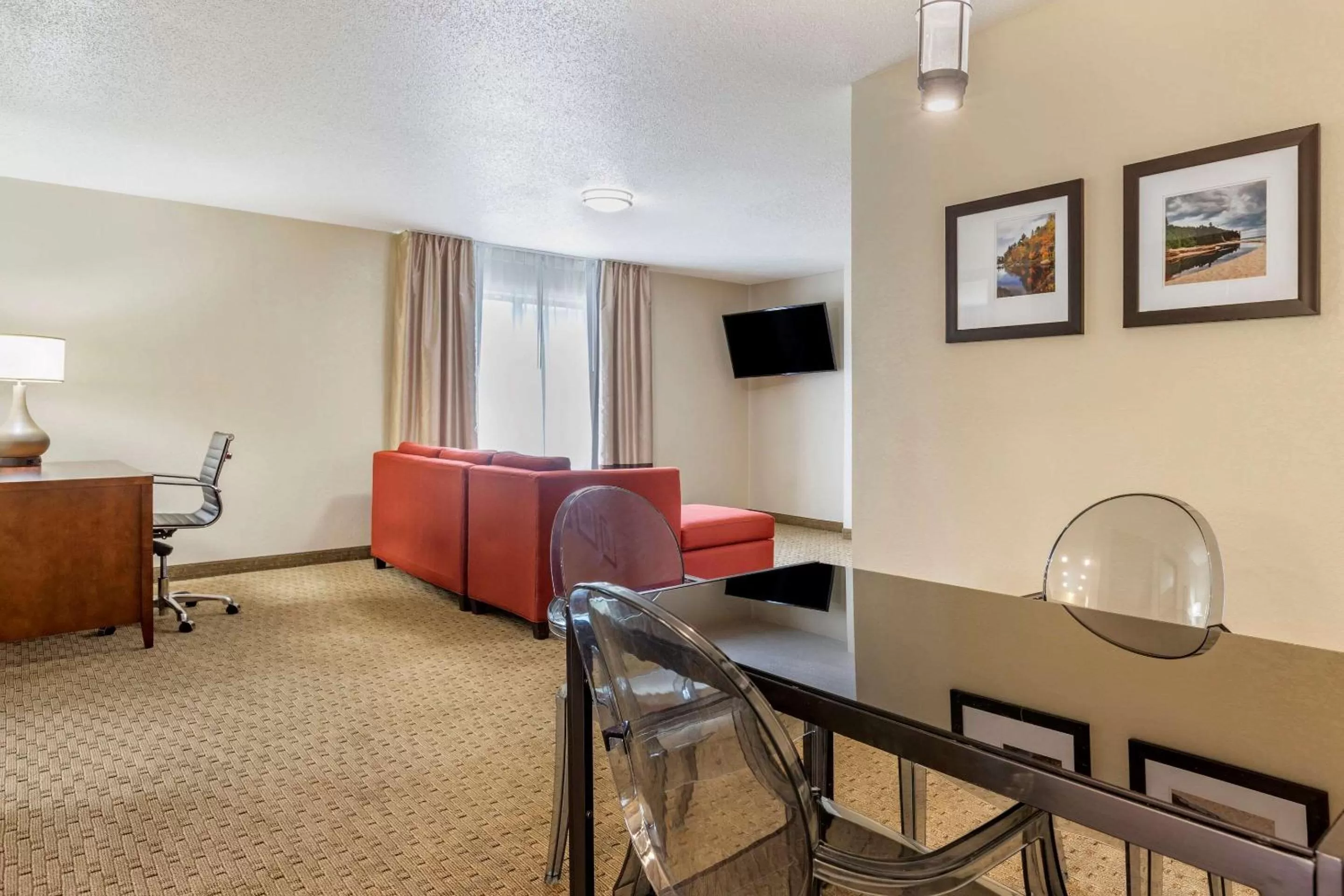 Photo of the whole room in Comfort Suites Grand Rapids North
