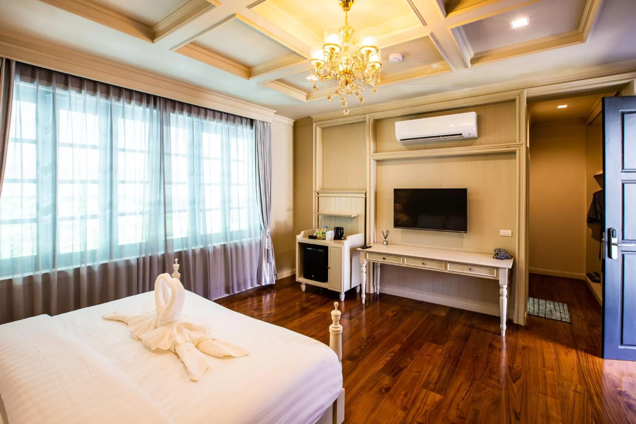 TV and multimedia, Bed in Merchant Villa- SHA Extra Plus