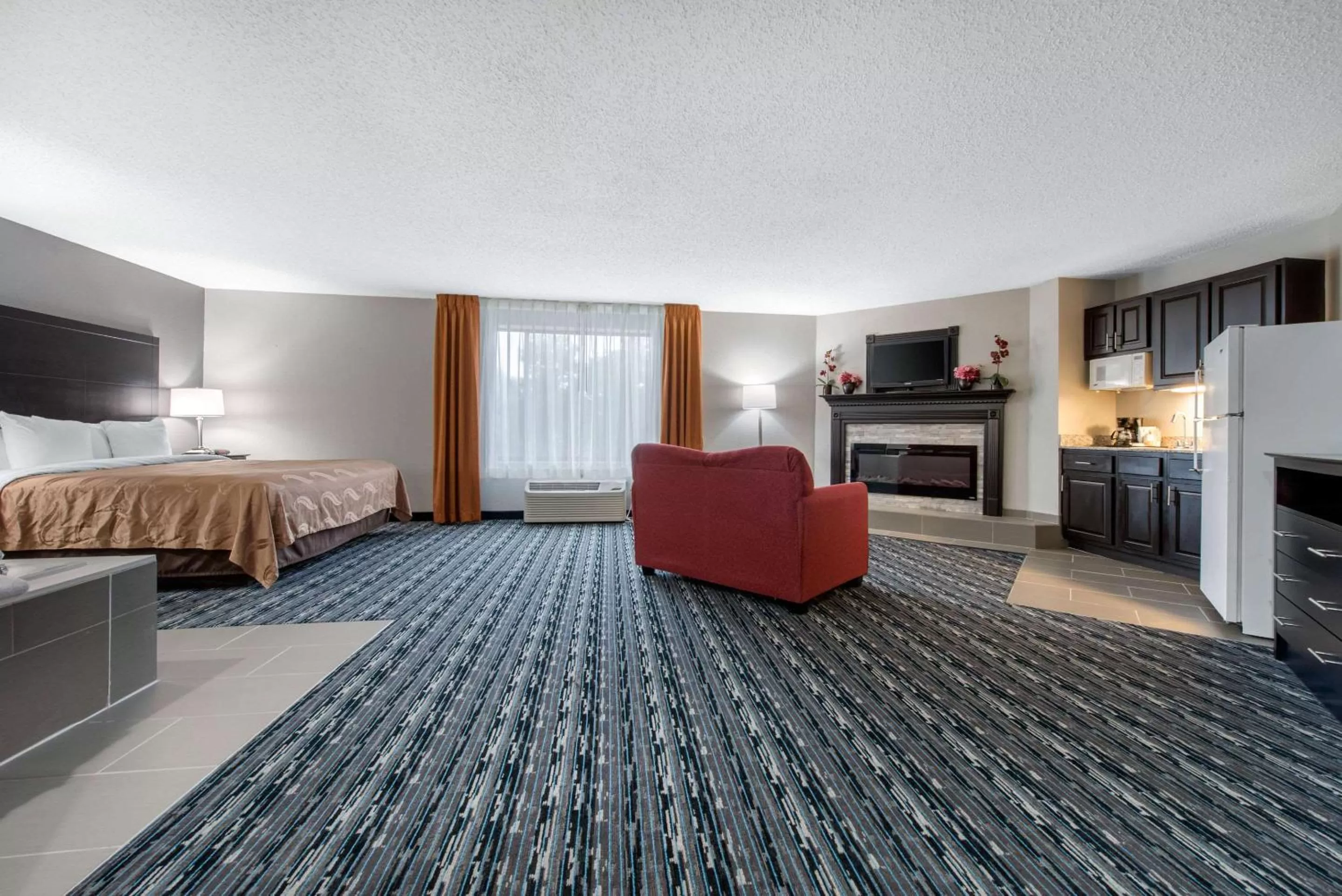 Photo of the whole room, Bed in Quality Inn & Suites Brownsburg - Indianapolis West