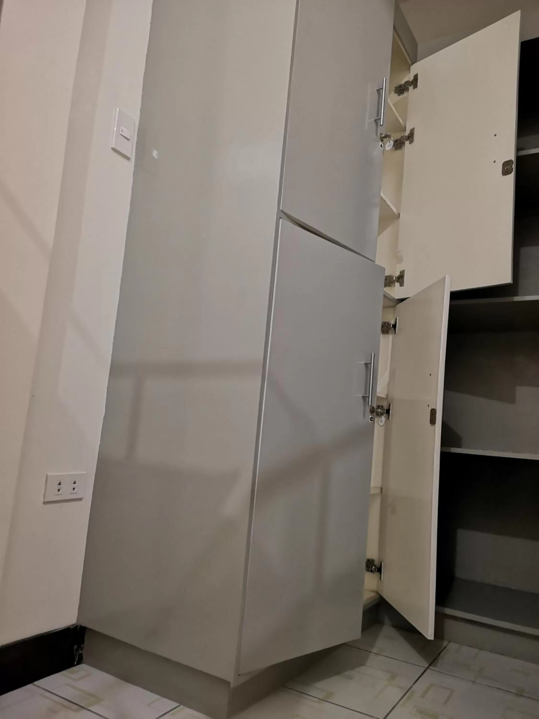 microwave in JDL Residences Hostel