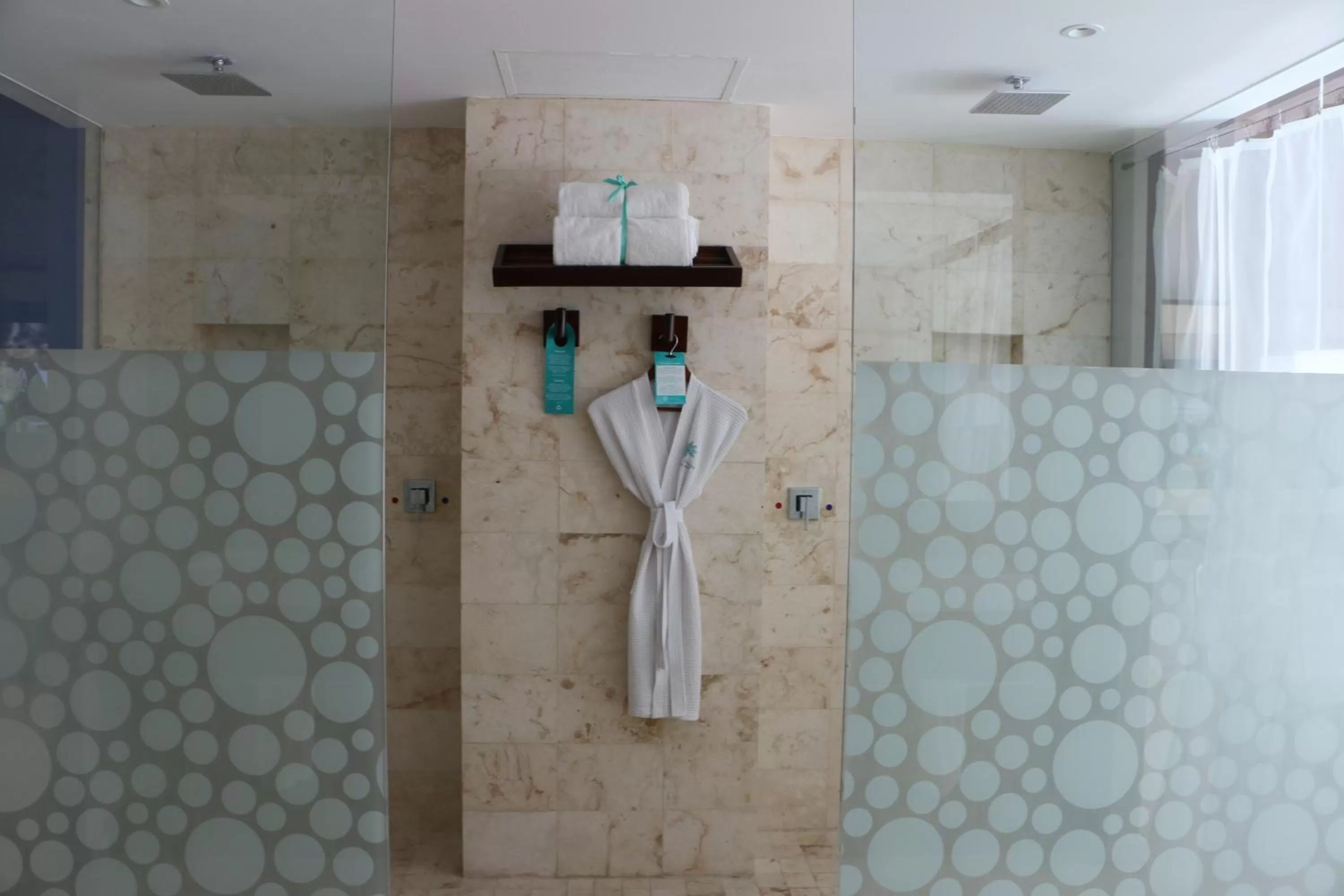 Bathroom in Hotel The Palm