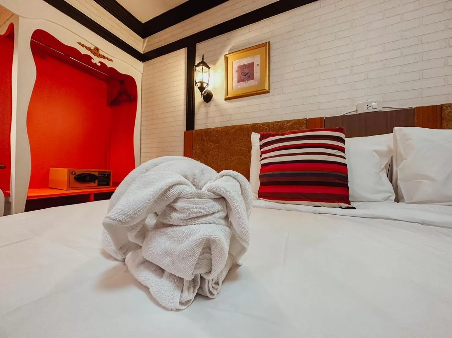 Bed in Hotel De Khuvieng