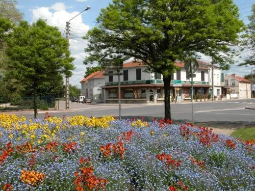 Facade/entrance in Hotel Au Bon Sejour