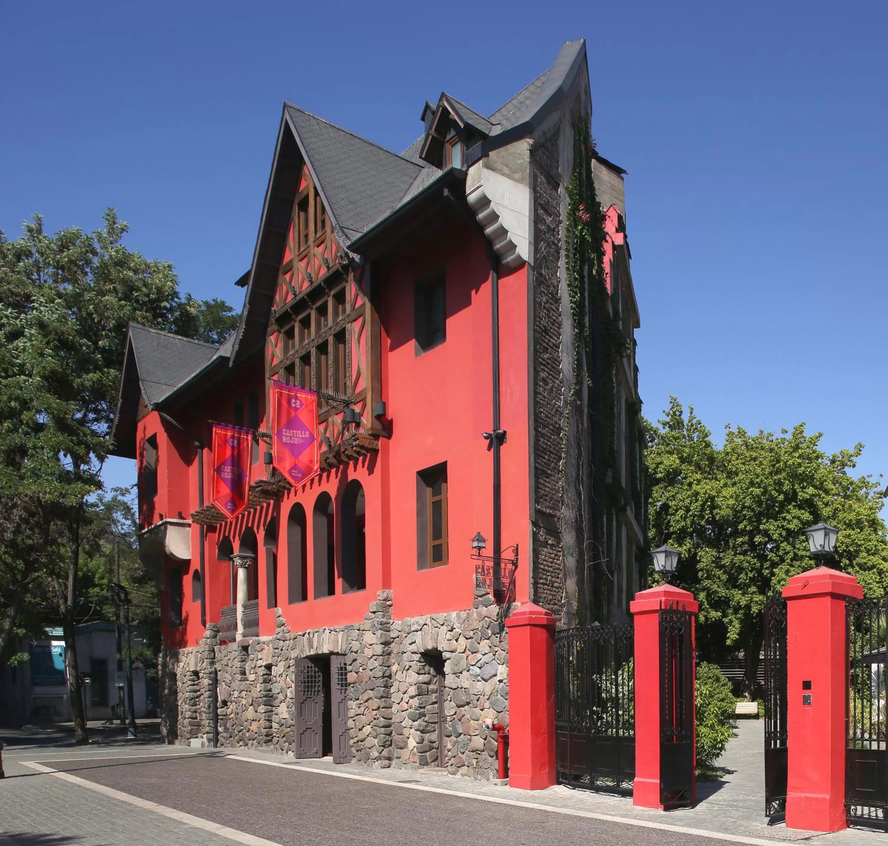 Facade/entrance in Hotel Boutique Castillo Rojo