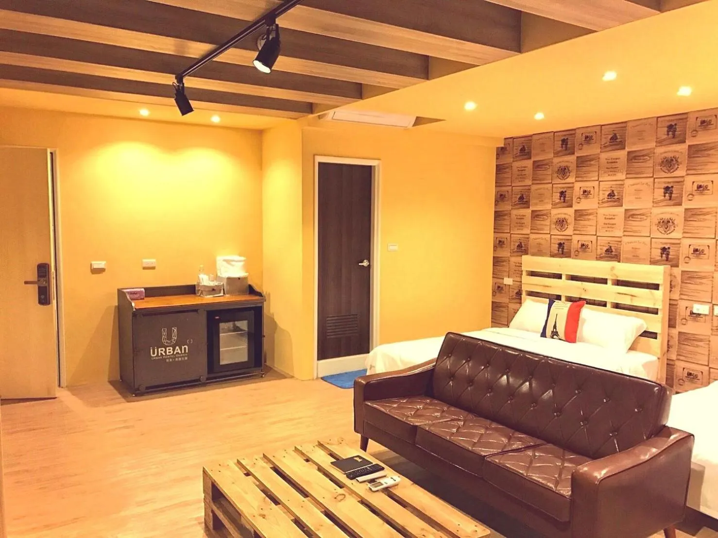 Living room, Bed in Urban