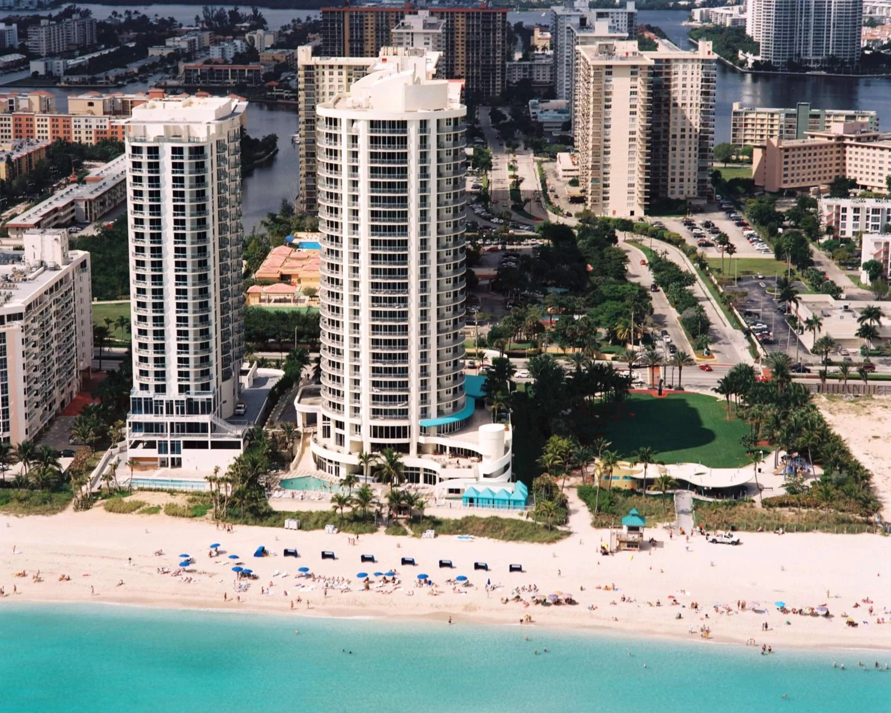 Property building in DoubleTree by Hilton Ocean Point Resort - North Miami Beach