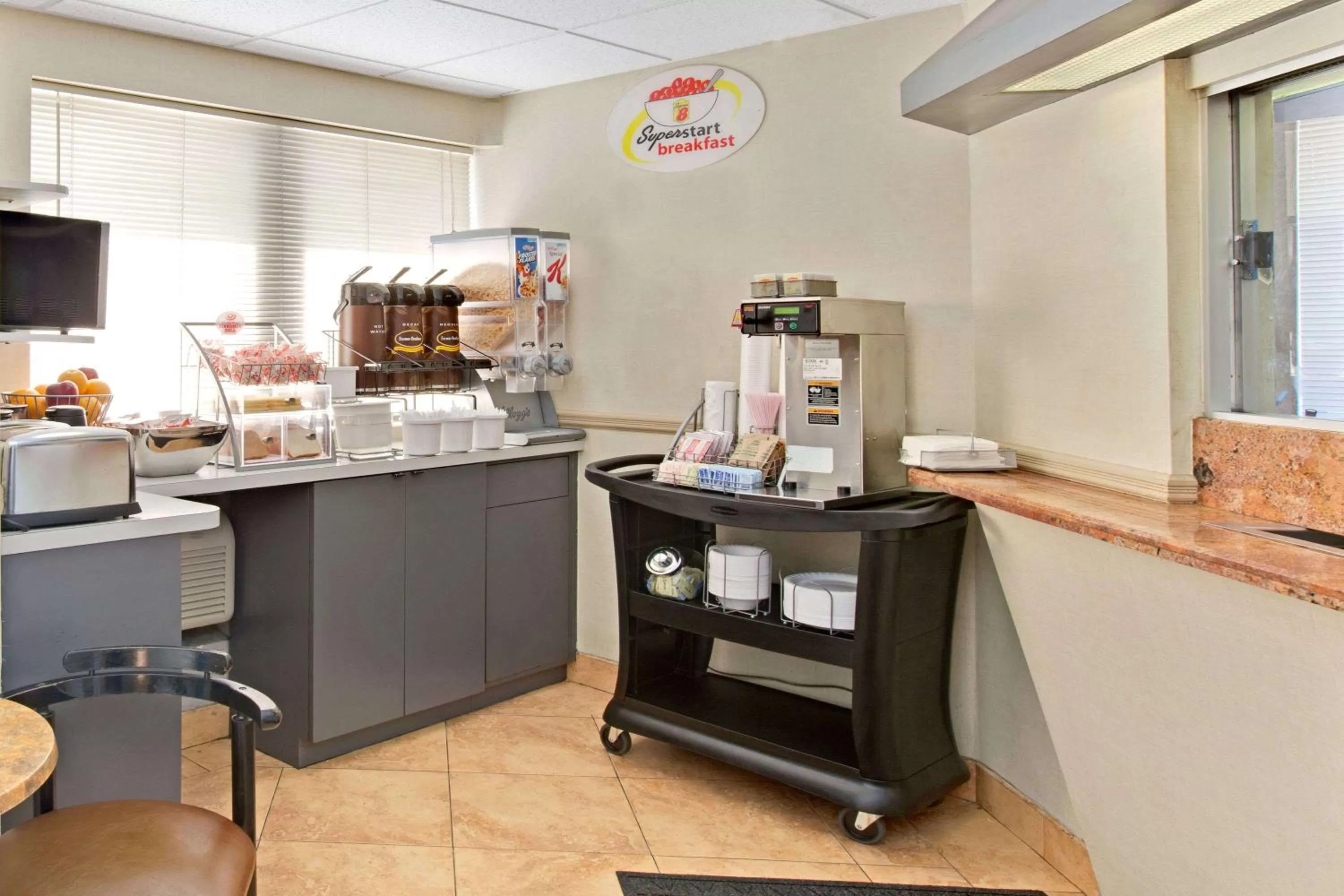 Restaurant/places to eat in Super 8 by Wyndham Long Island City LGA Hotel