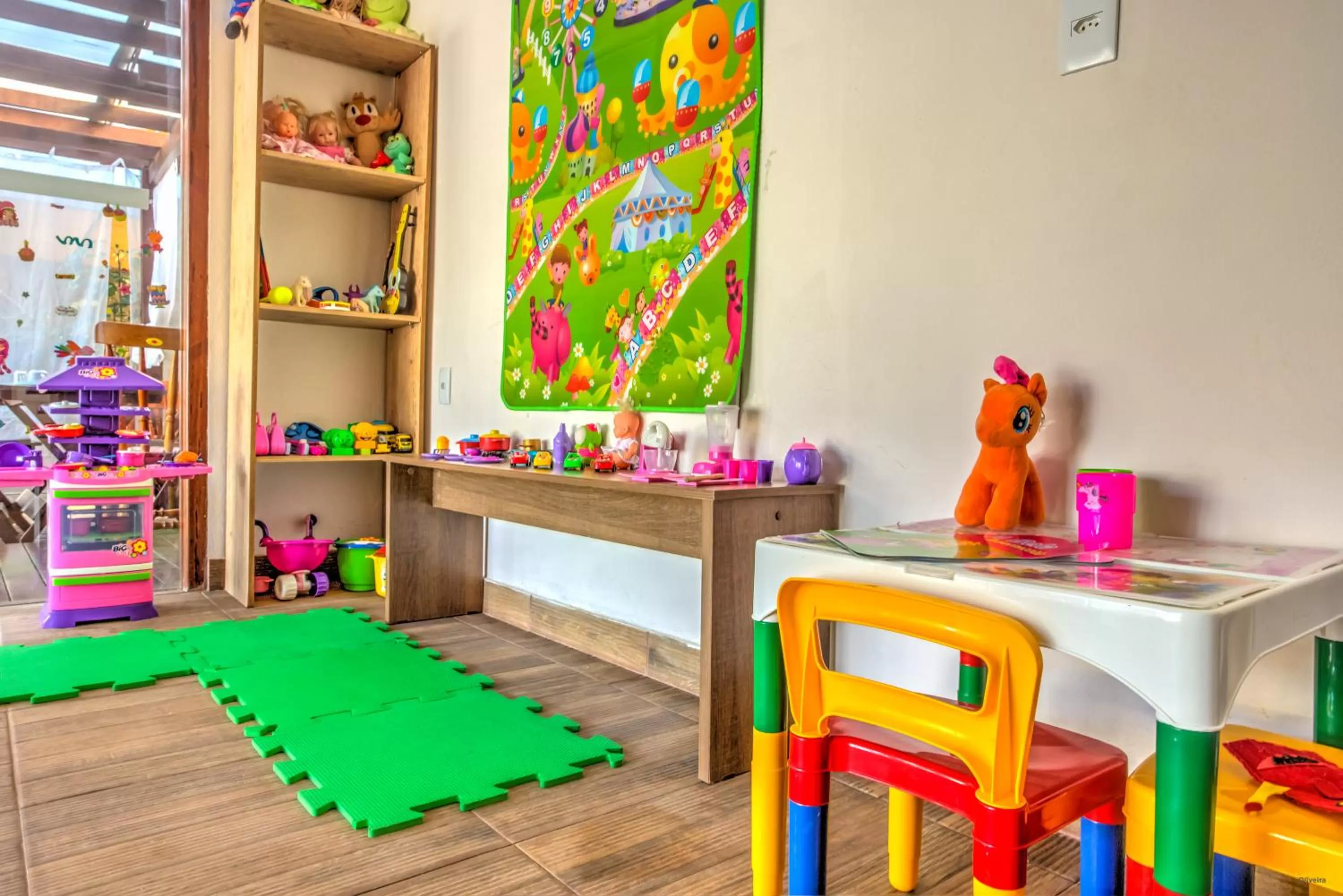 children in i9 Embaú Flats & Suites