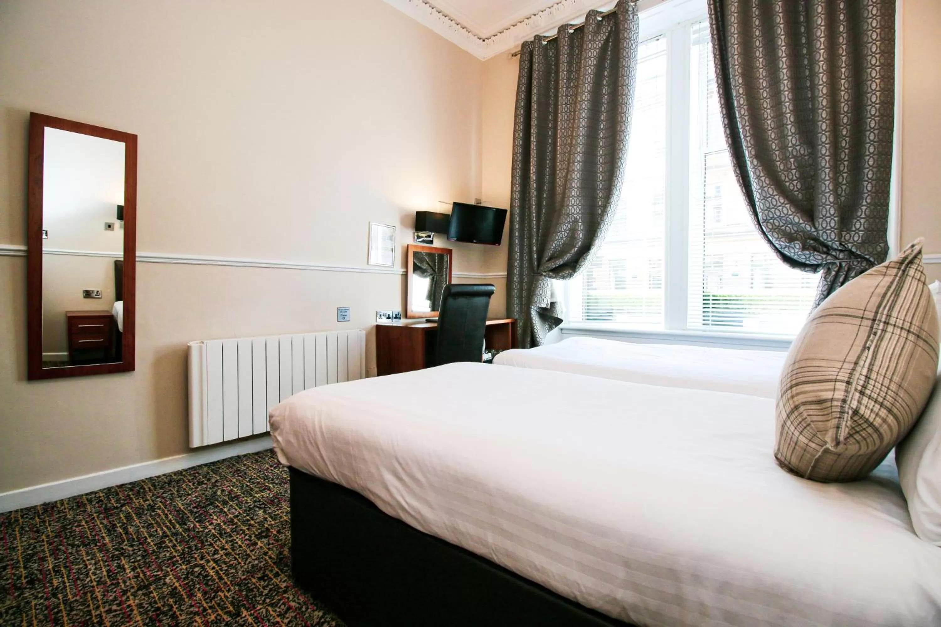 Bed in Kelvingrove Hotel - Sauchiehall St