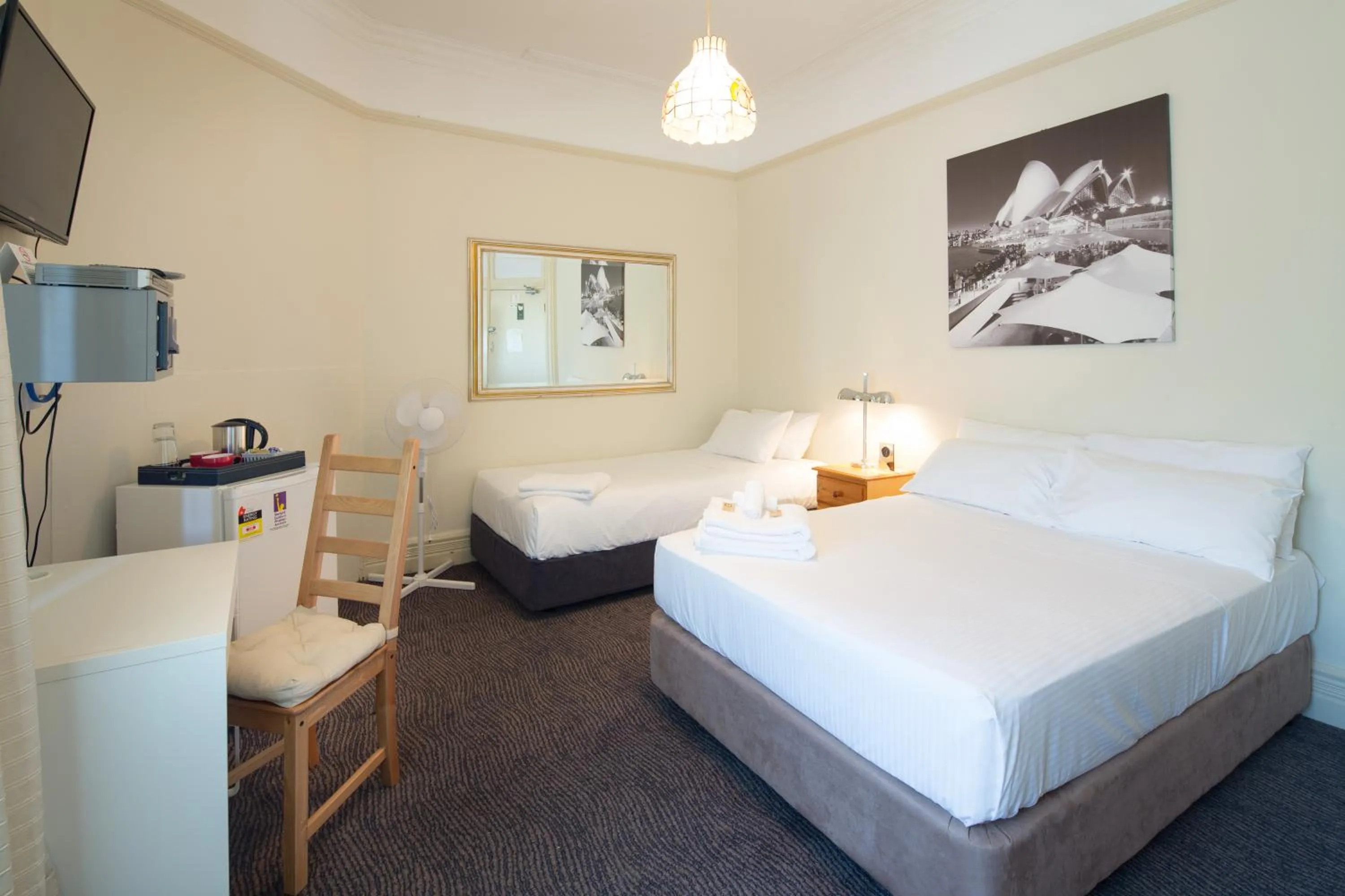 Photo of the whole room, Bed in Neutral Bay Lodge