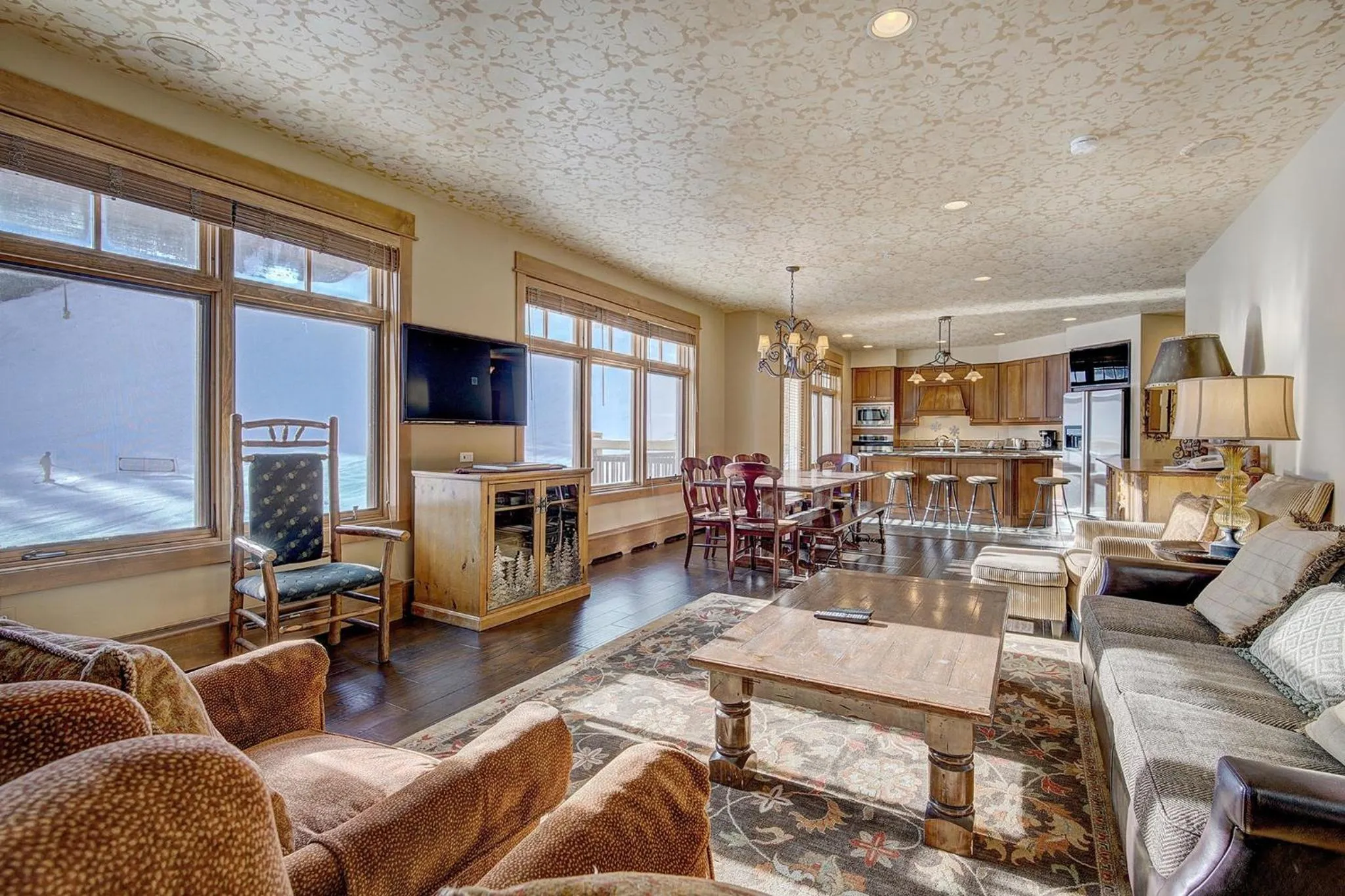 Living room in Timbers & Lone Eagle by Vail Resorts