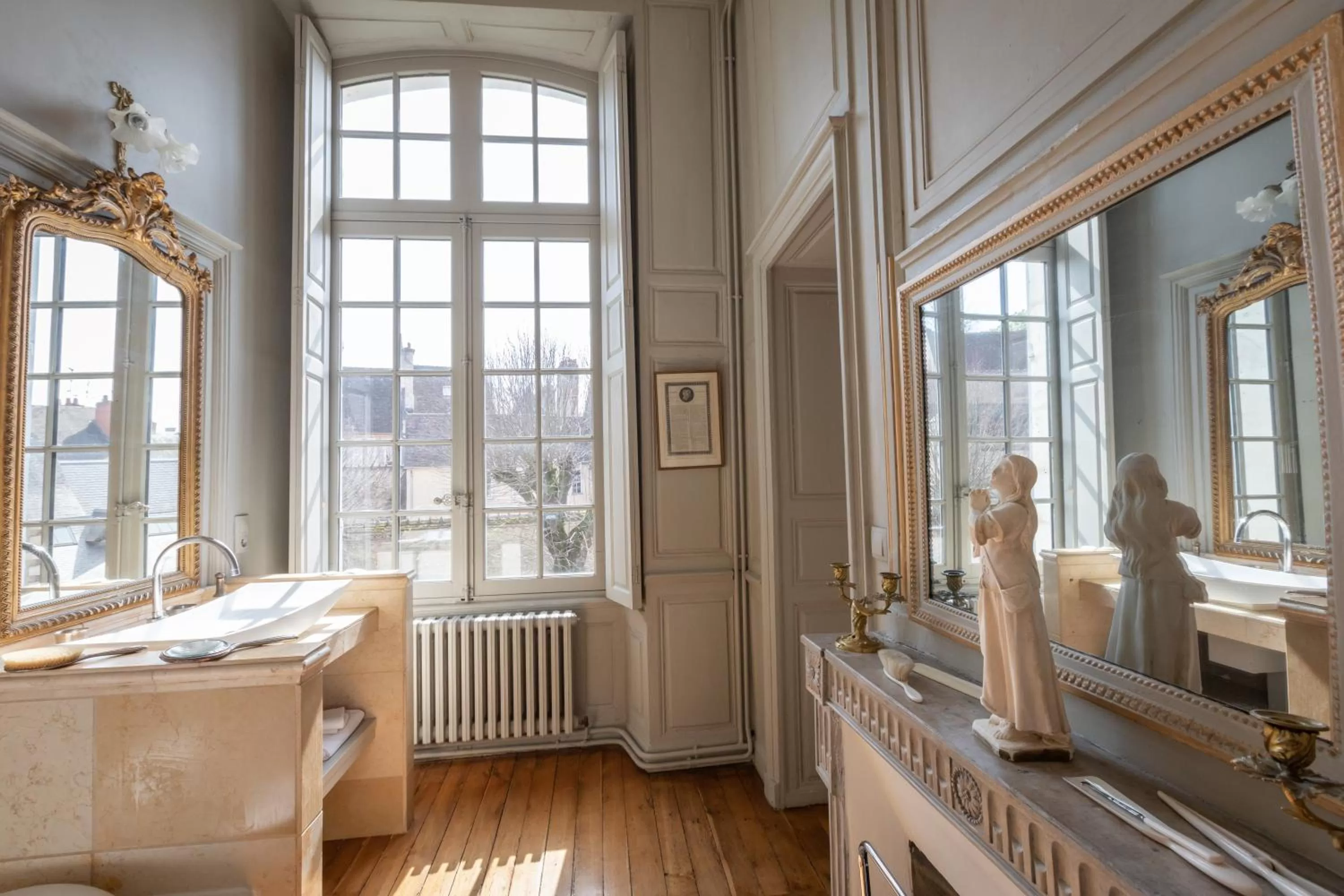 L'Hotel de Panette, Un exceptionnel château en ville - Chambres historiques, parking - Petit Déjeuner offert