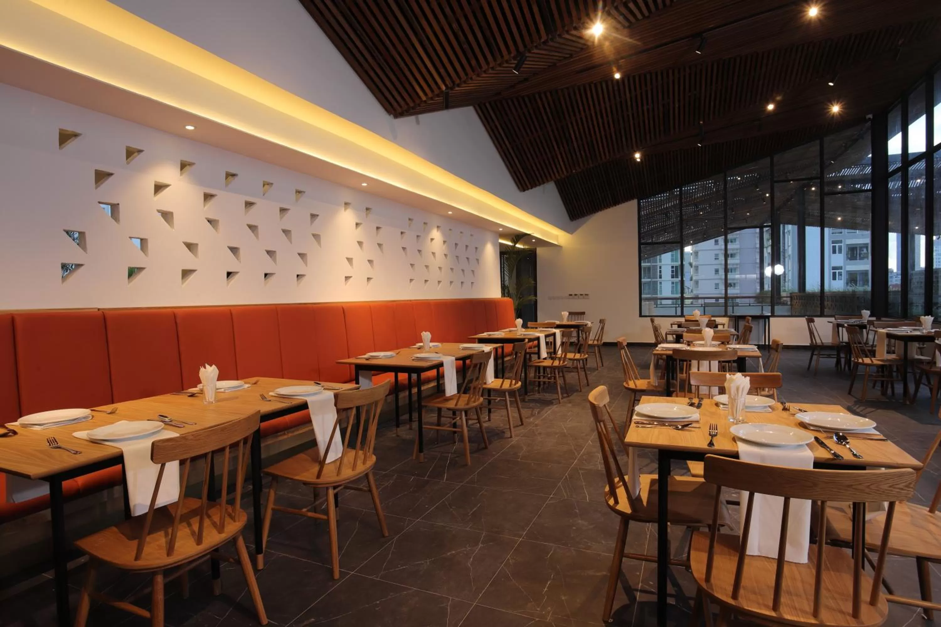 Restaurant/places to eat in Baitong Hotel & Resort Phnom Penh