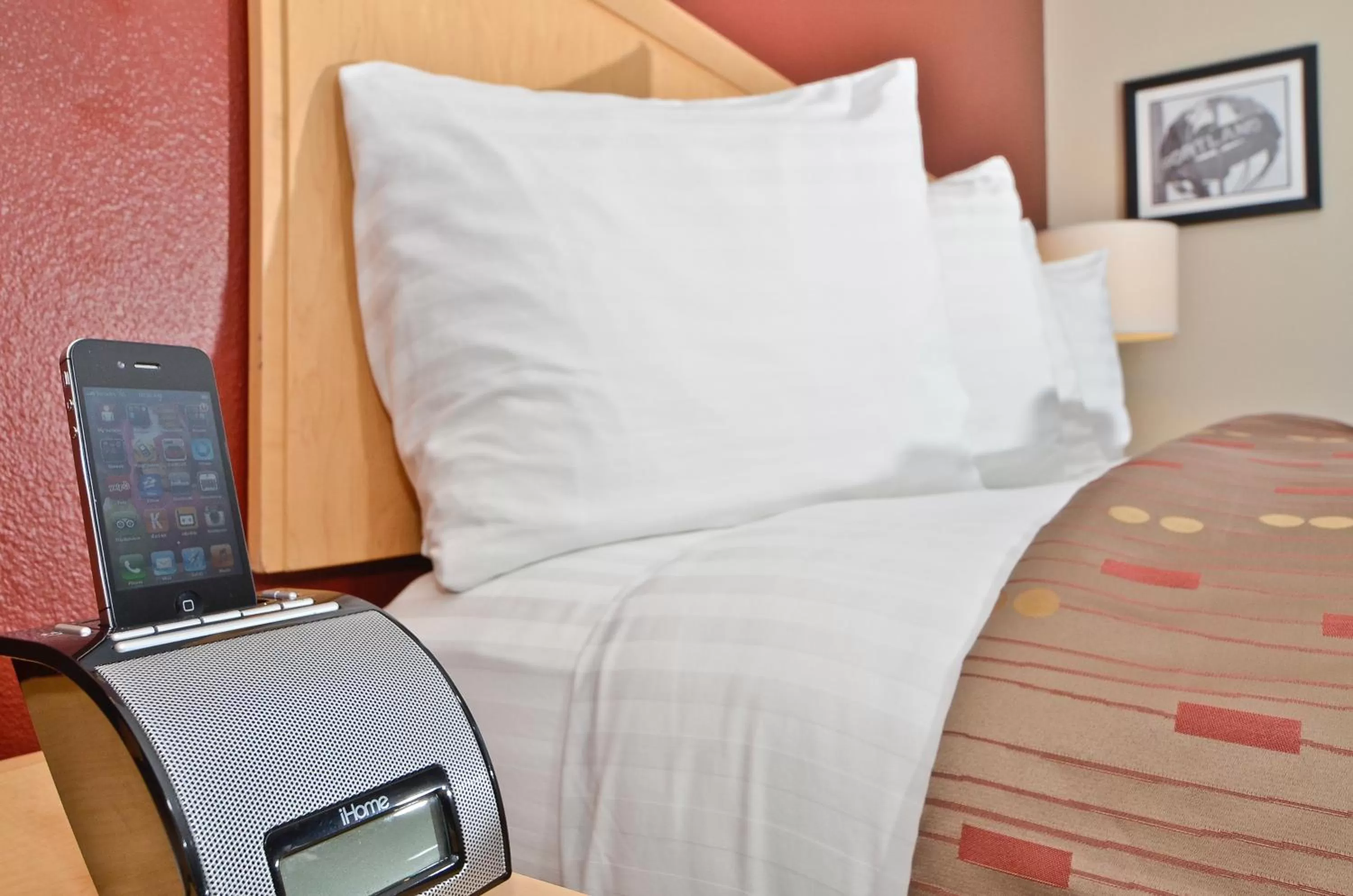 Bed in Clackamas Inn and Suites