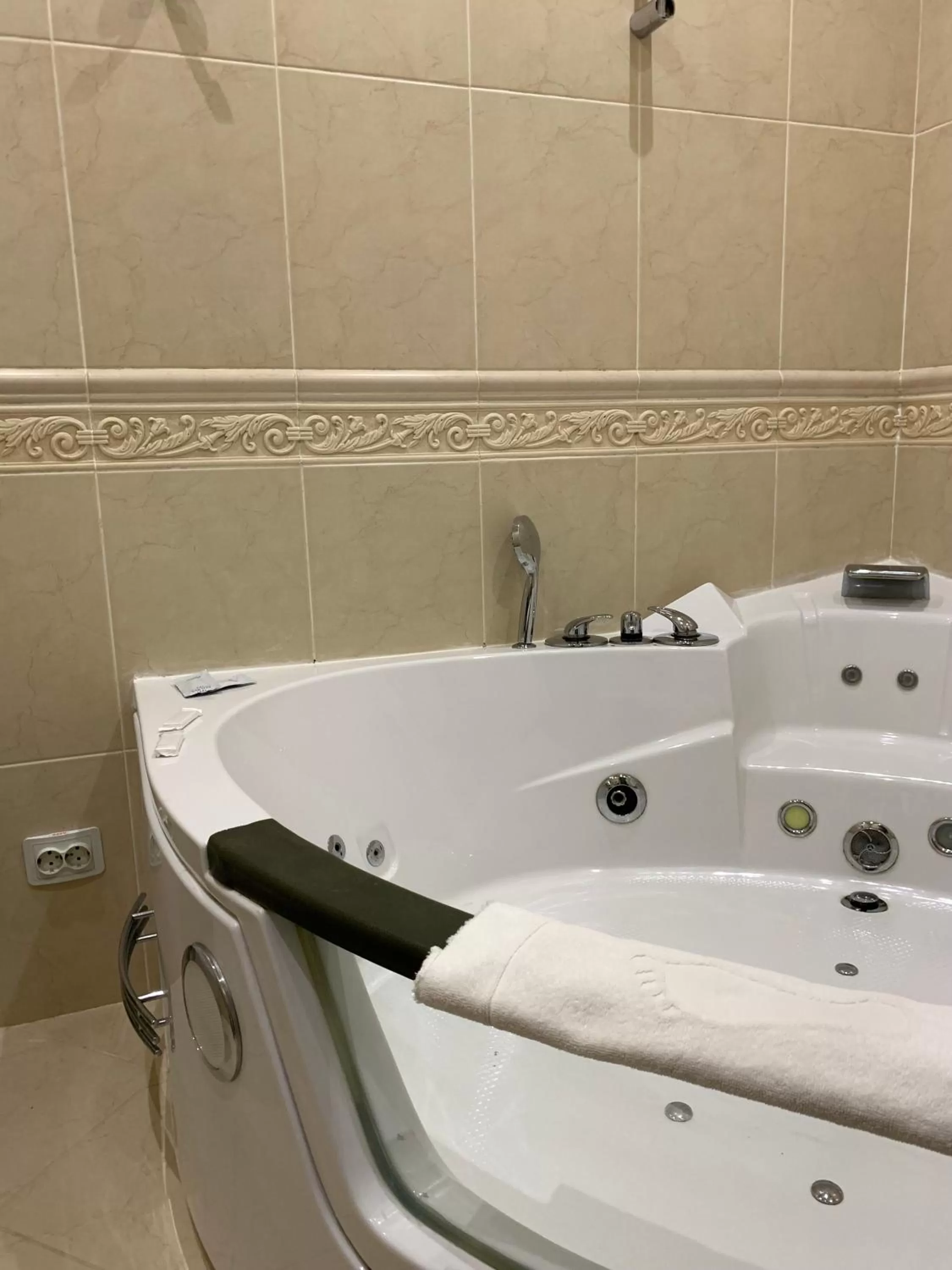 Bathroom in Hotel Prydesnyansky