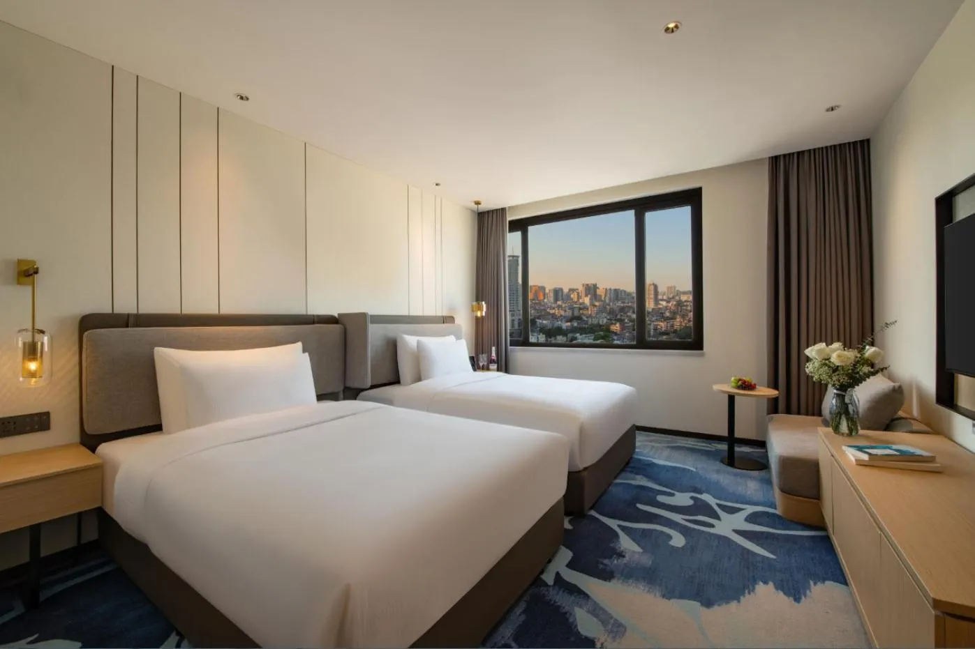 Photo of the whole room, Bed in Guangzhou Hotel