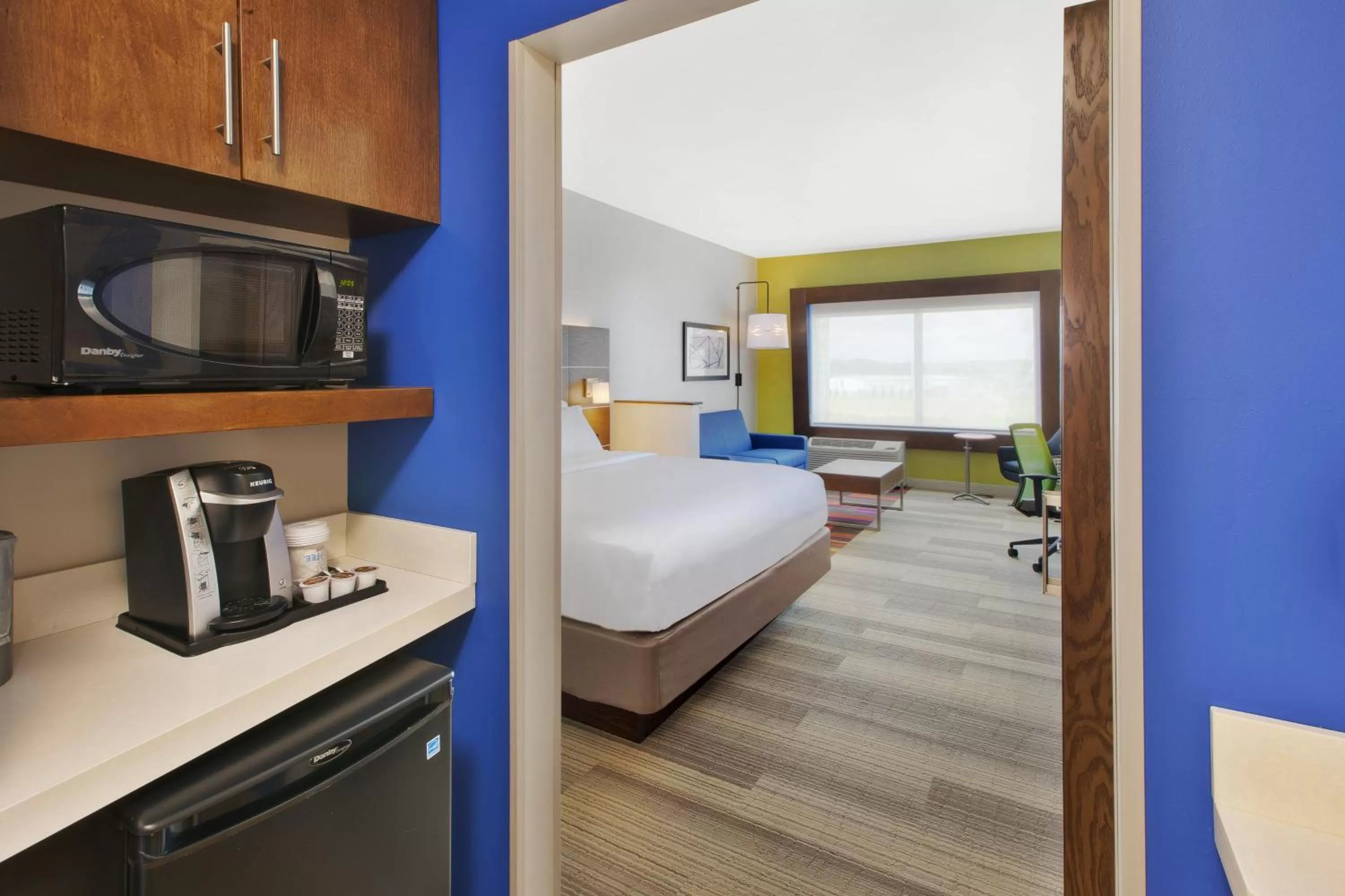Photo of the whole room, Bed in Holiday Inn Express and Suites South Hill by IHG