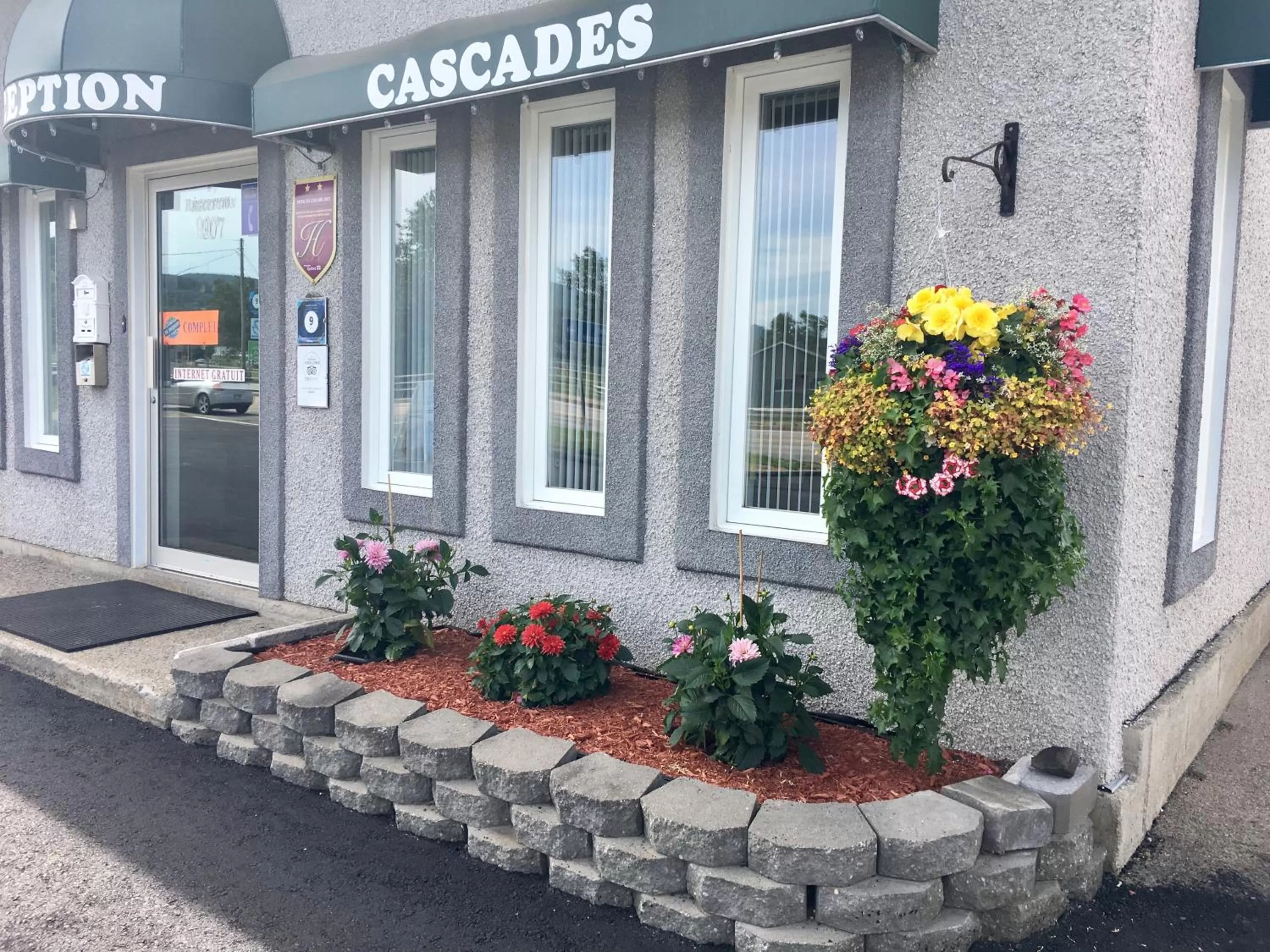 Facade/entrance in Motel Des Cascades