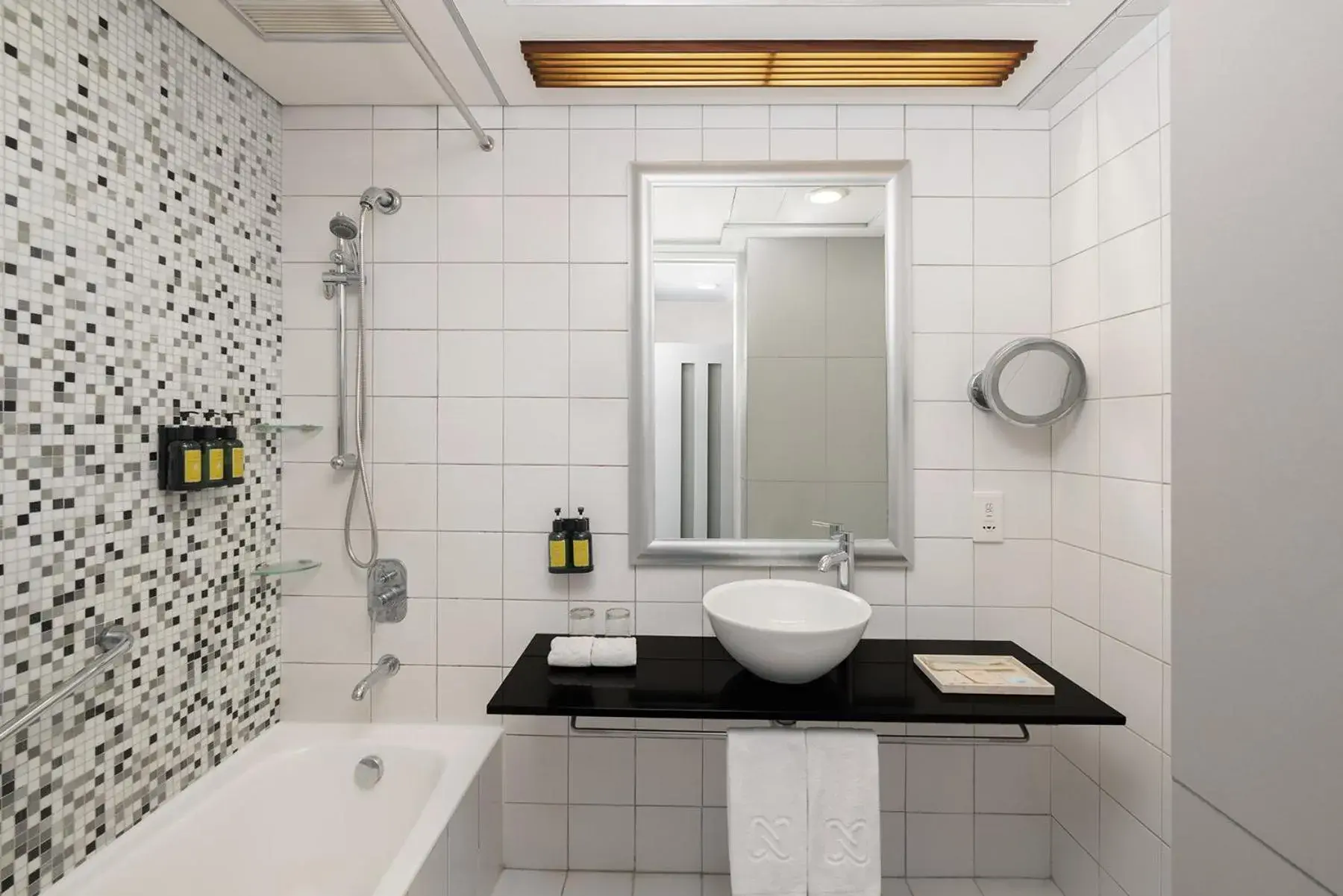 Standard King Room in Nina Hotel Causeway Bay Standard King Room in Nina Hotel Causeway Bay